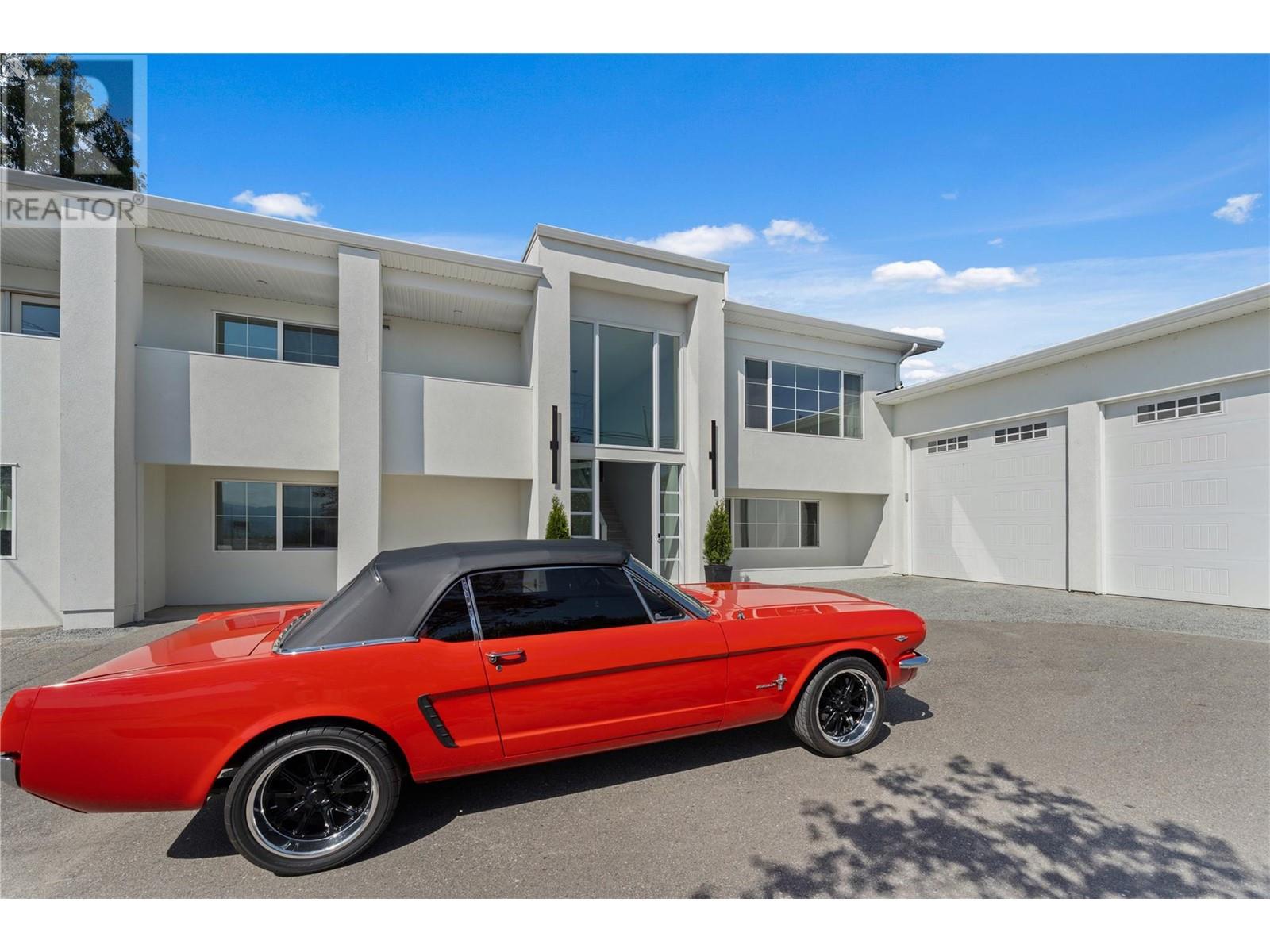  2340 Thacker Drive, West Kelowna