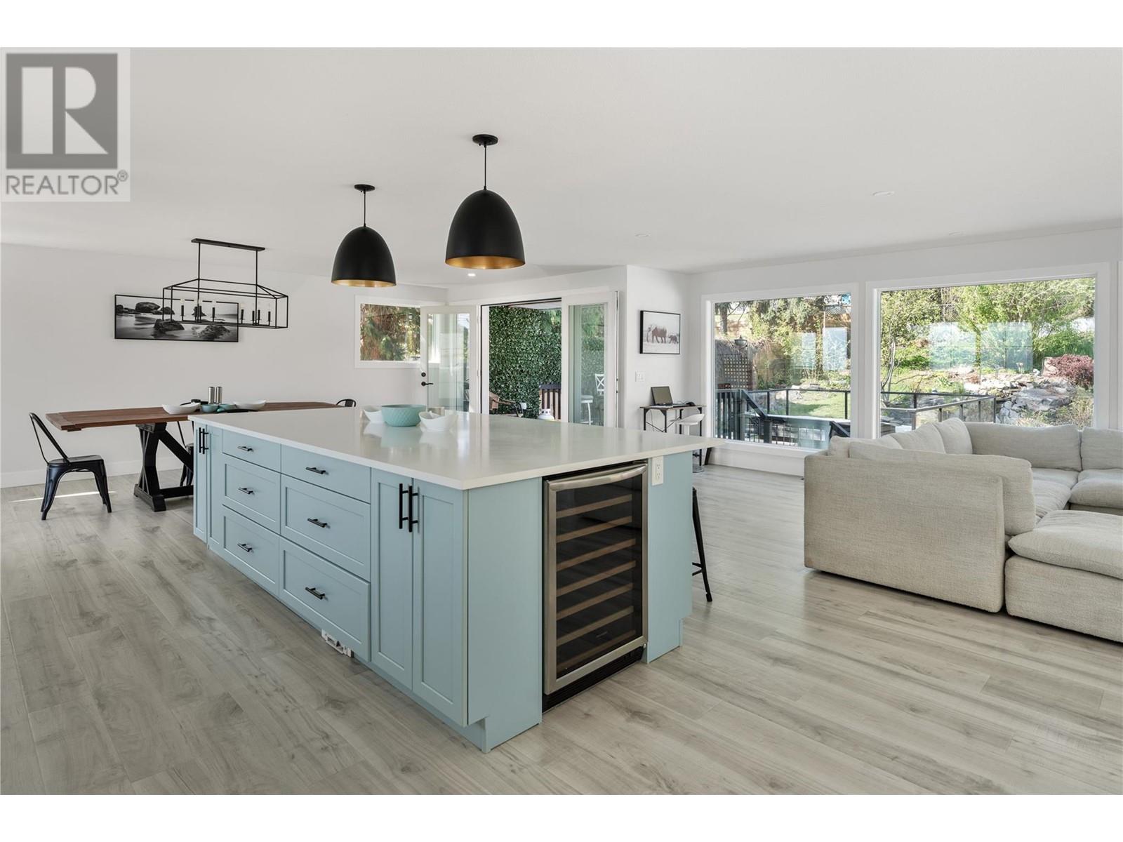  2340 Thacker Drive, West Kelowna