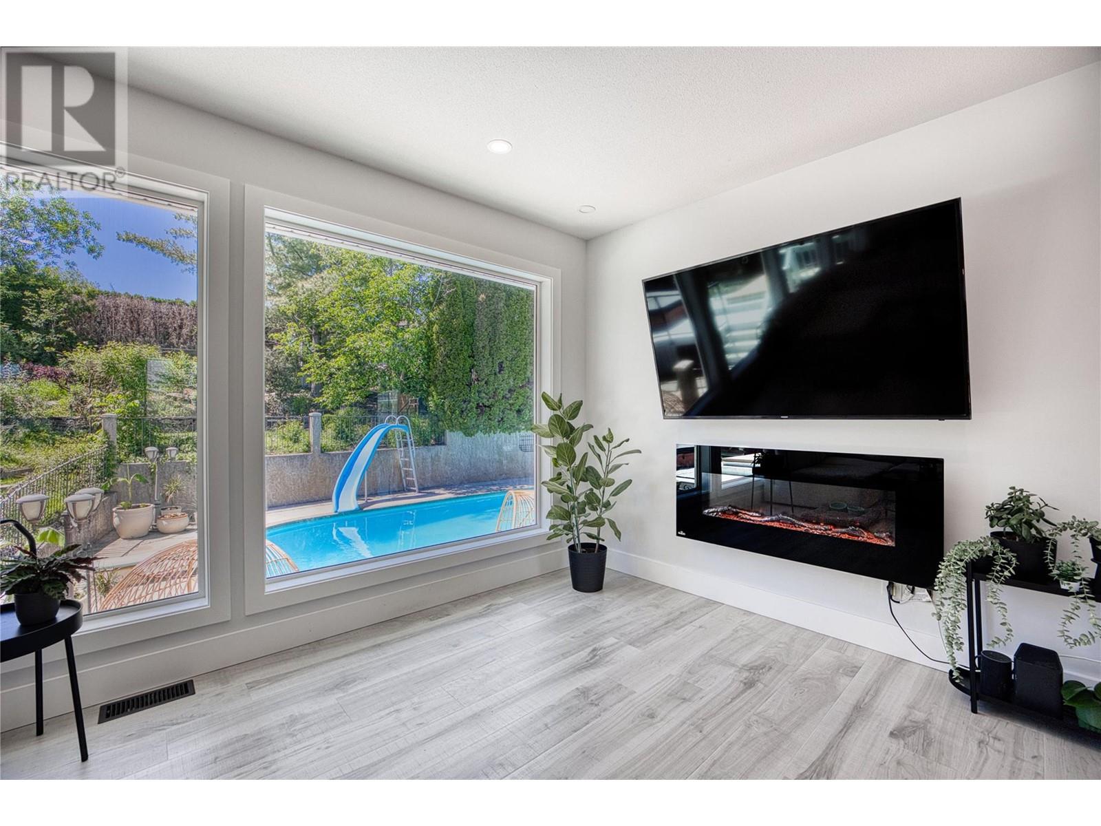  2340 Thacker Drive, West Kelowna