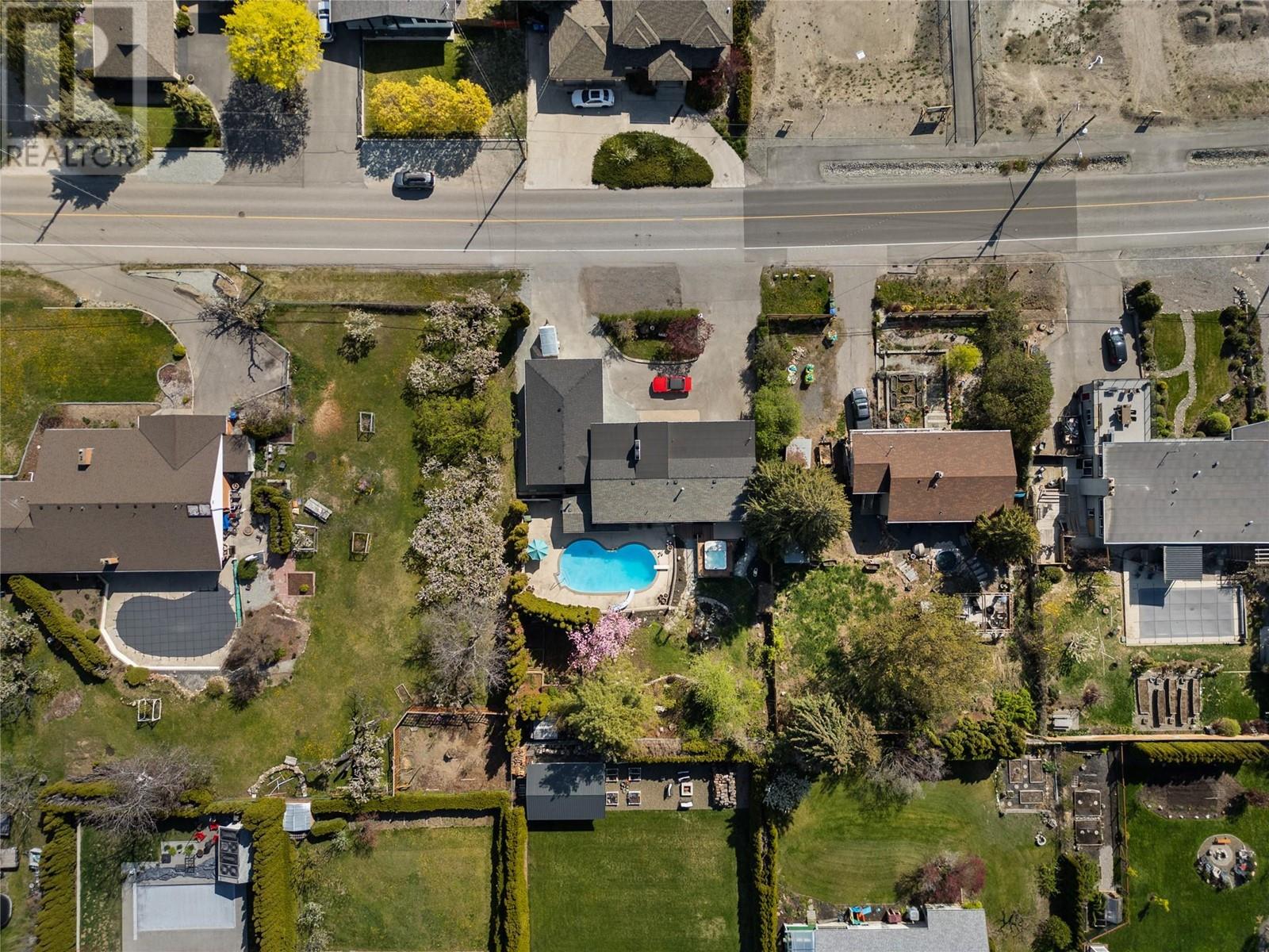  2340 Thacker Drive, West Kelowna