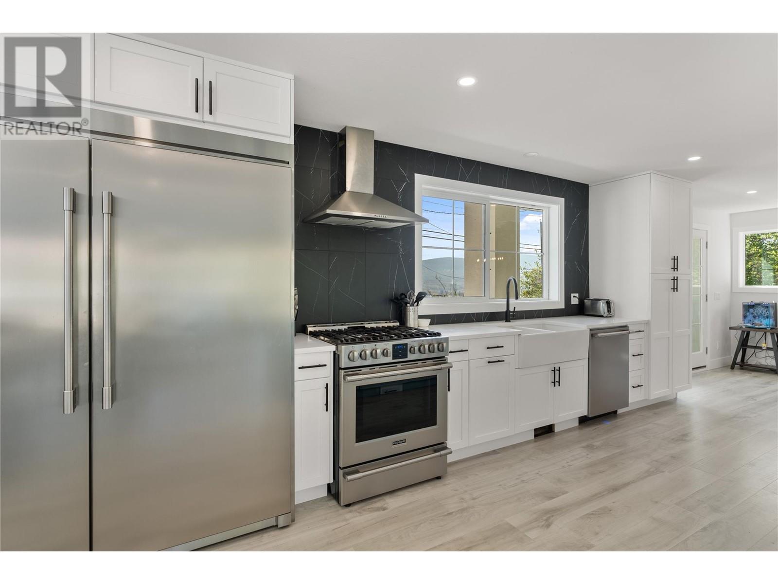  2340 Thacker Drive, West Kelowna