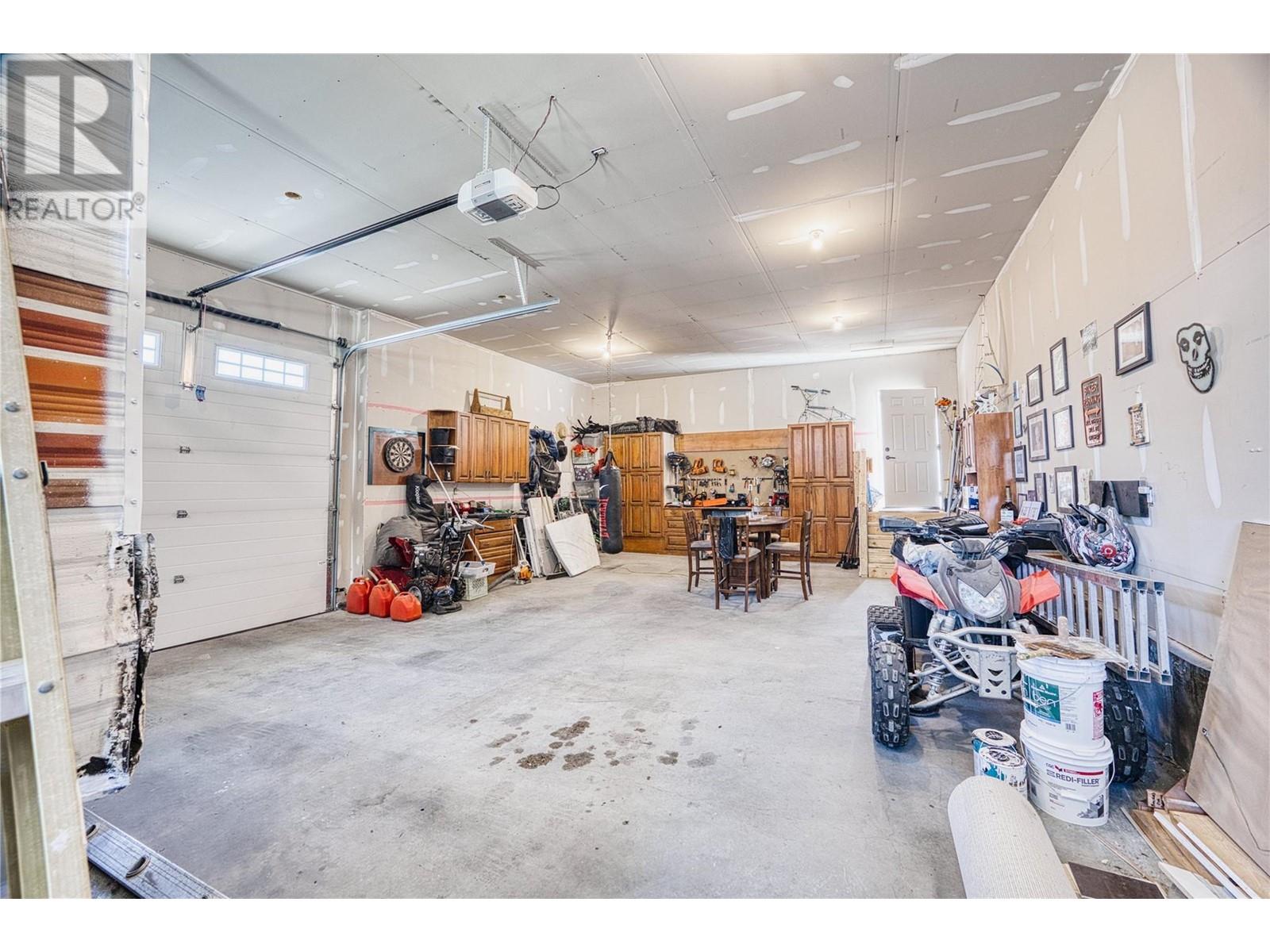  2340 Thacker Drive, West Kelowna