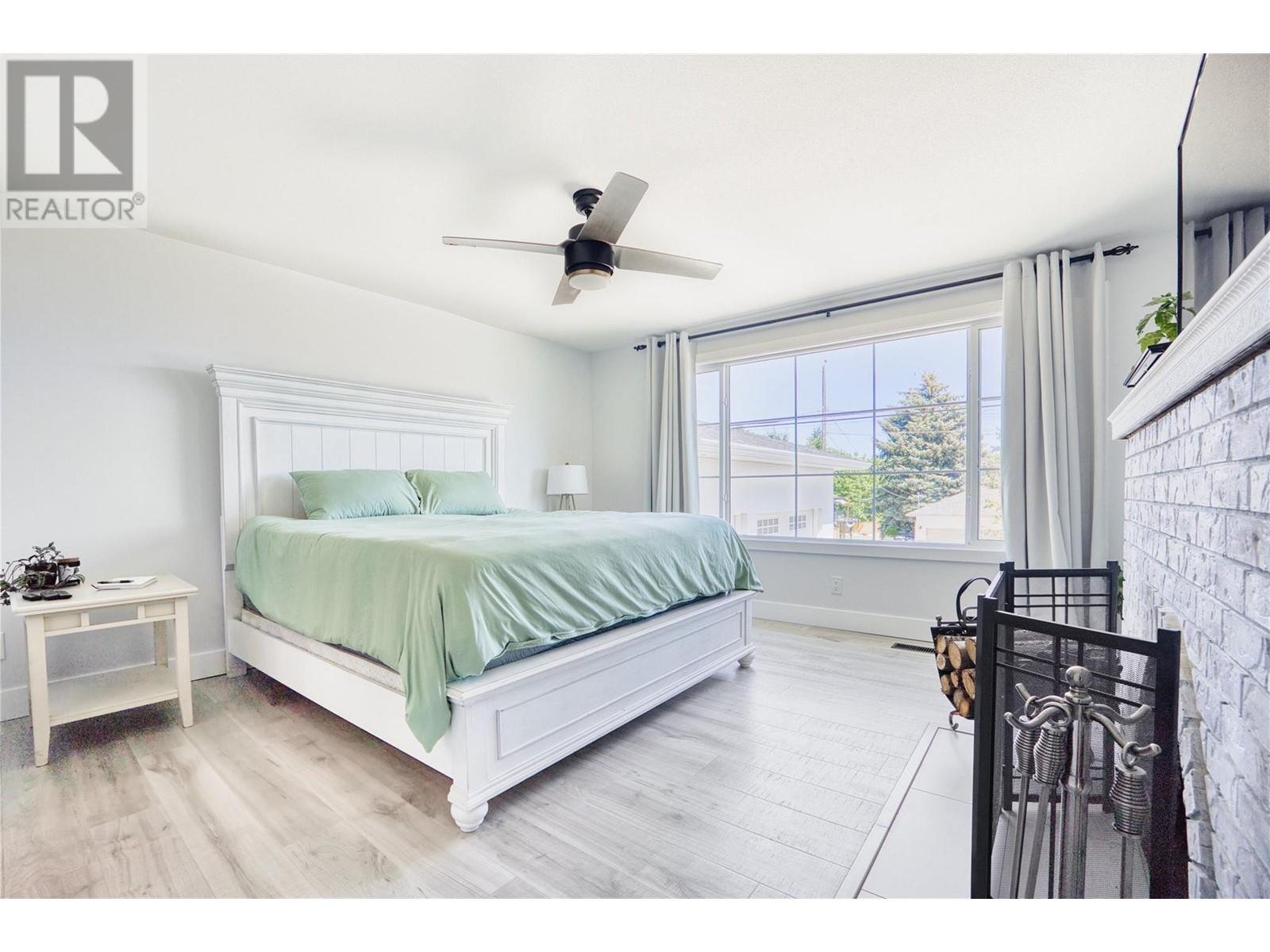  2340 Thacker Drive, West Kelowna