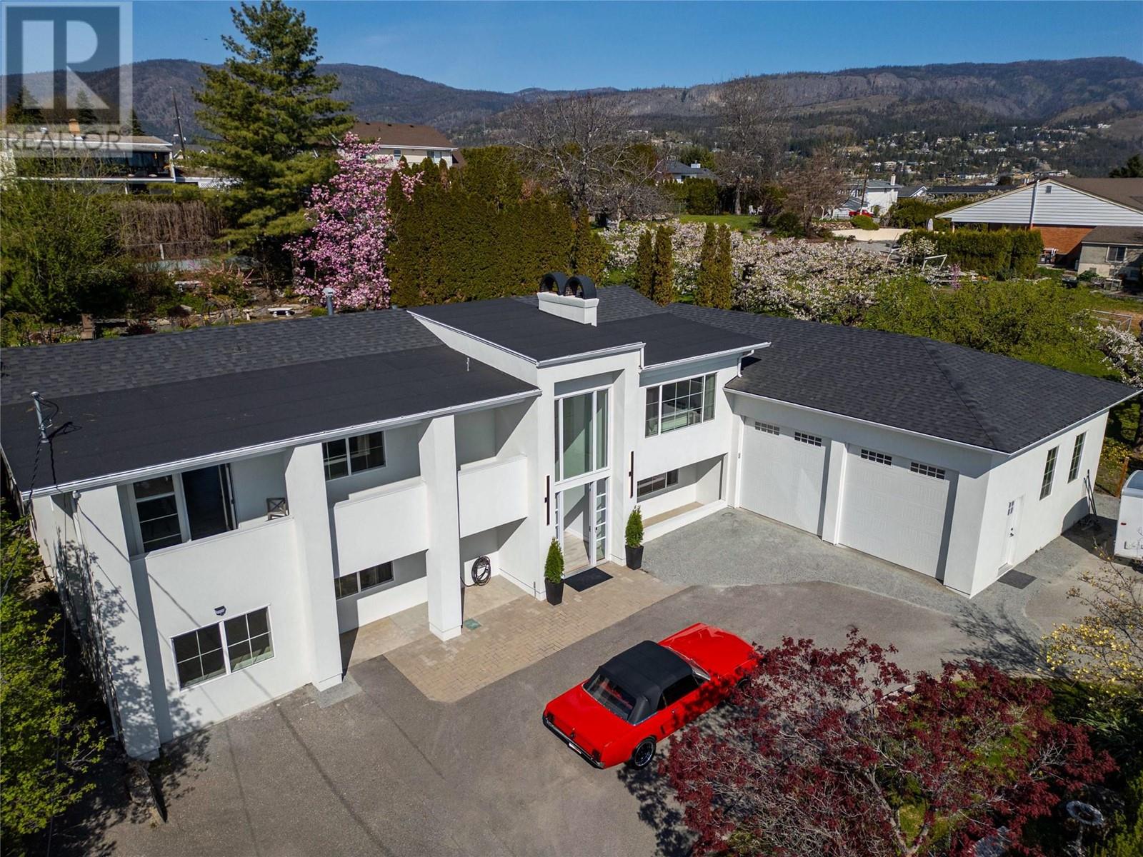  2340 Thacker Drive, West Kelowna