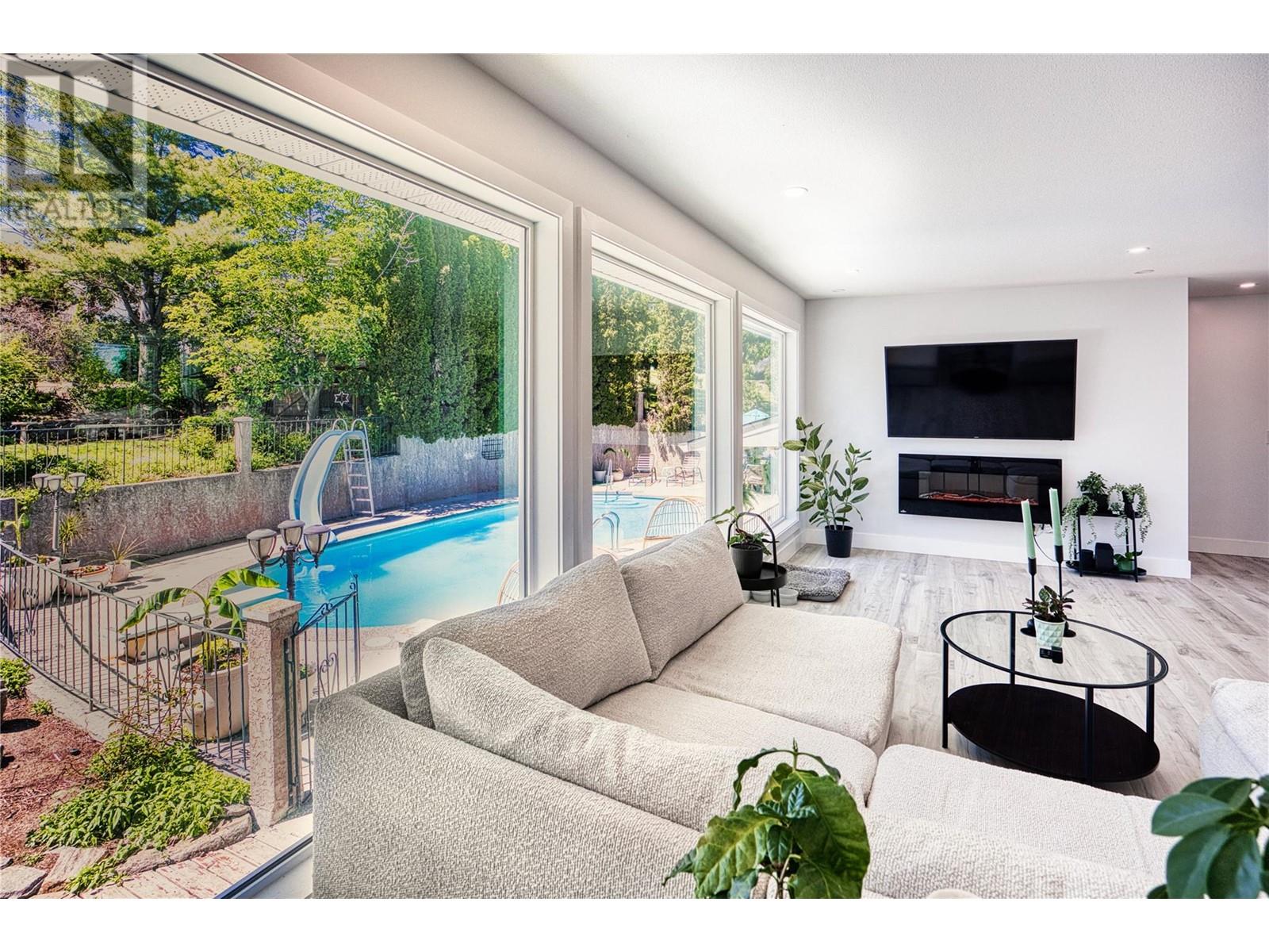  2340 Thacker Drive, West Kelowna