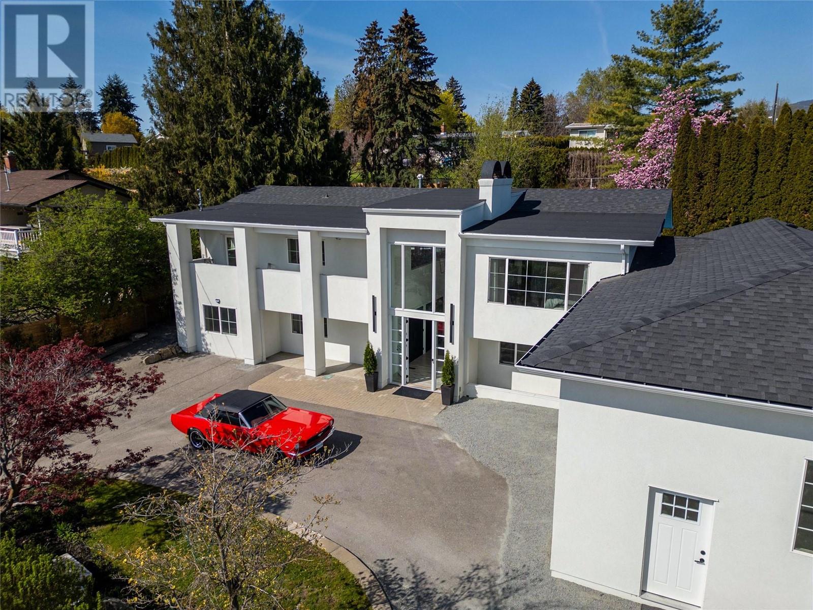  2340 Thacker Drive, West Kelowna