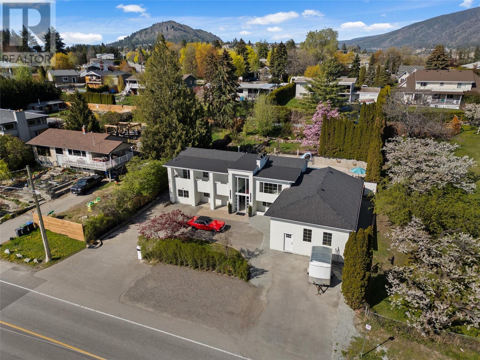  2340 Thacker Drive, West Kelowna