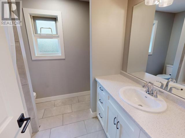 6621 DRAKE STREET, Powell River