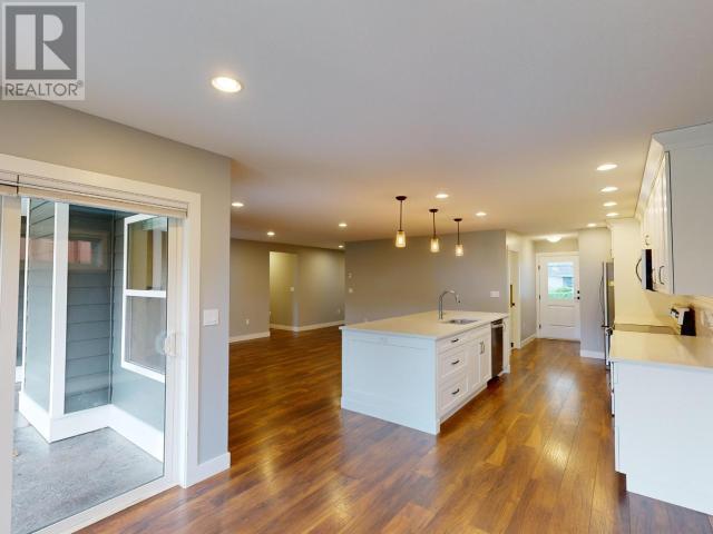 6621 DRAKE STREET, Powell River