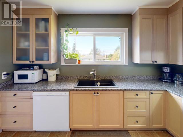 6502 SETON AVE, Powell River