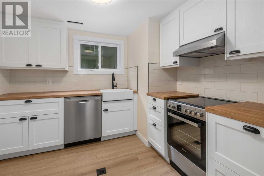 Single Family House Bi-level for Sale in   Avenue NW Bowness Calgary 