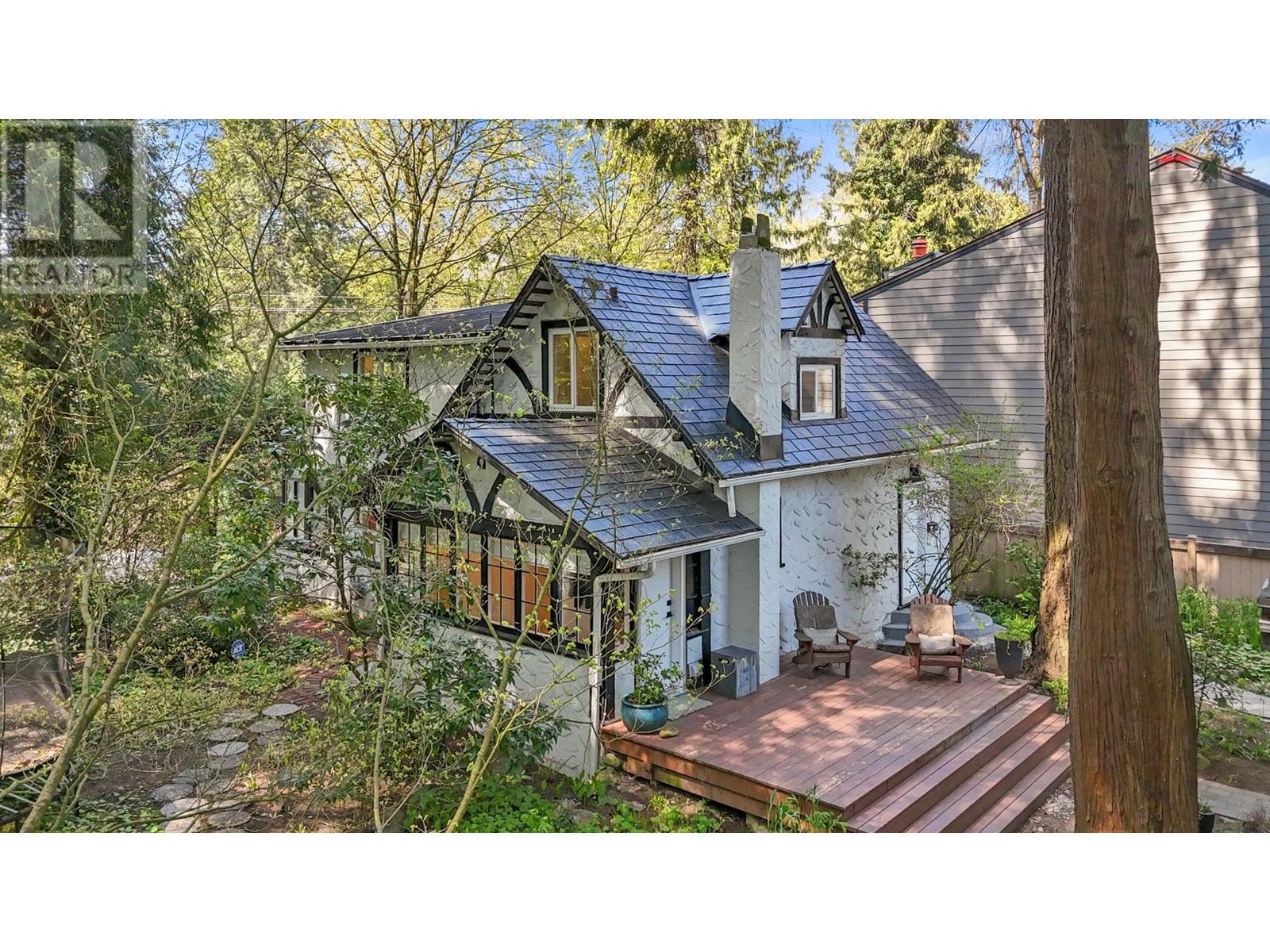 2052 CAPILANO ROAD, North Vancouver