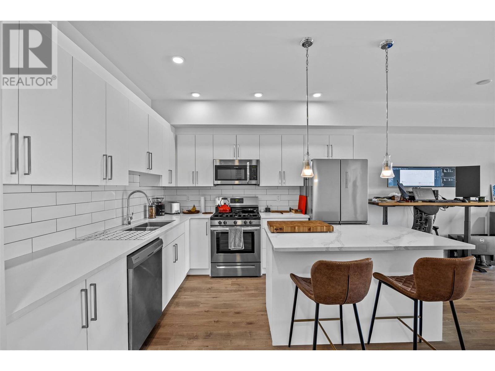 2046 Robson Place Unit# 305, Kamloops