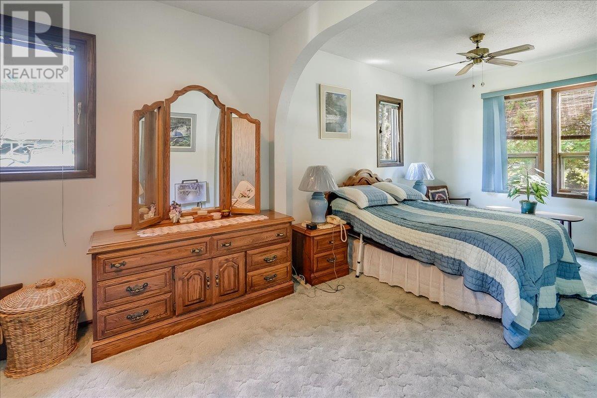 3045 Charleston Avenue, Castlegar