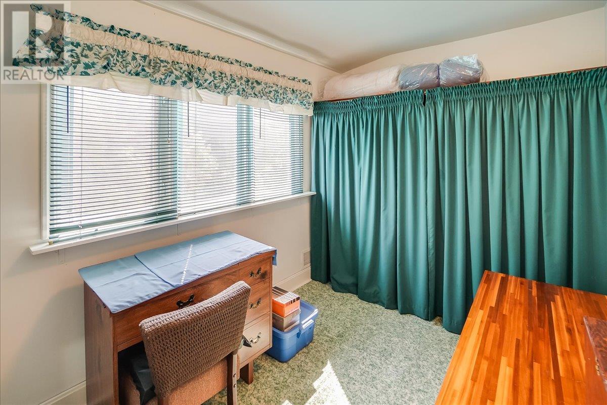 3045 Charleston Avenue, Castlegar