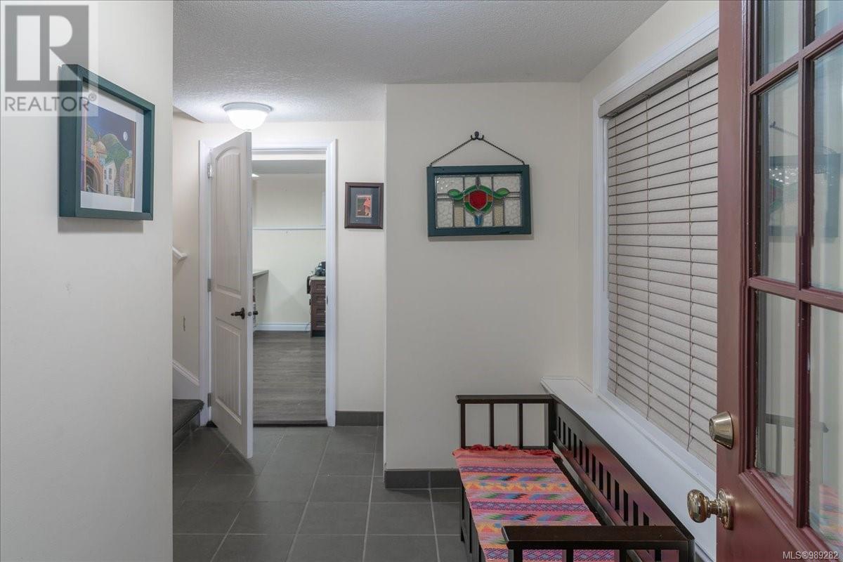3925 Porter Rd, Saltair