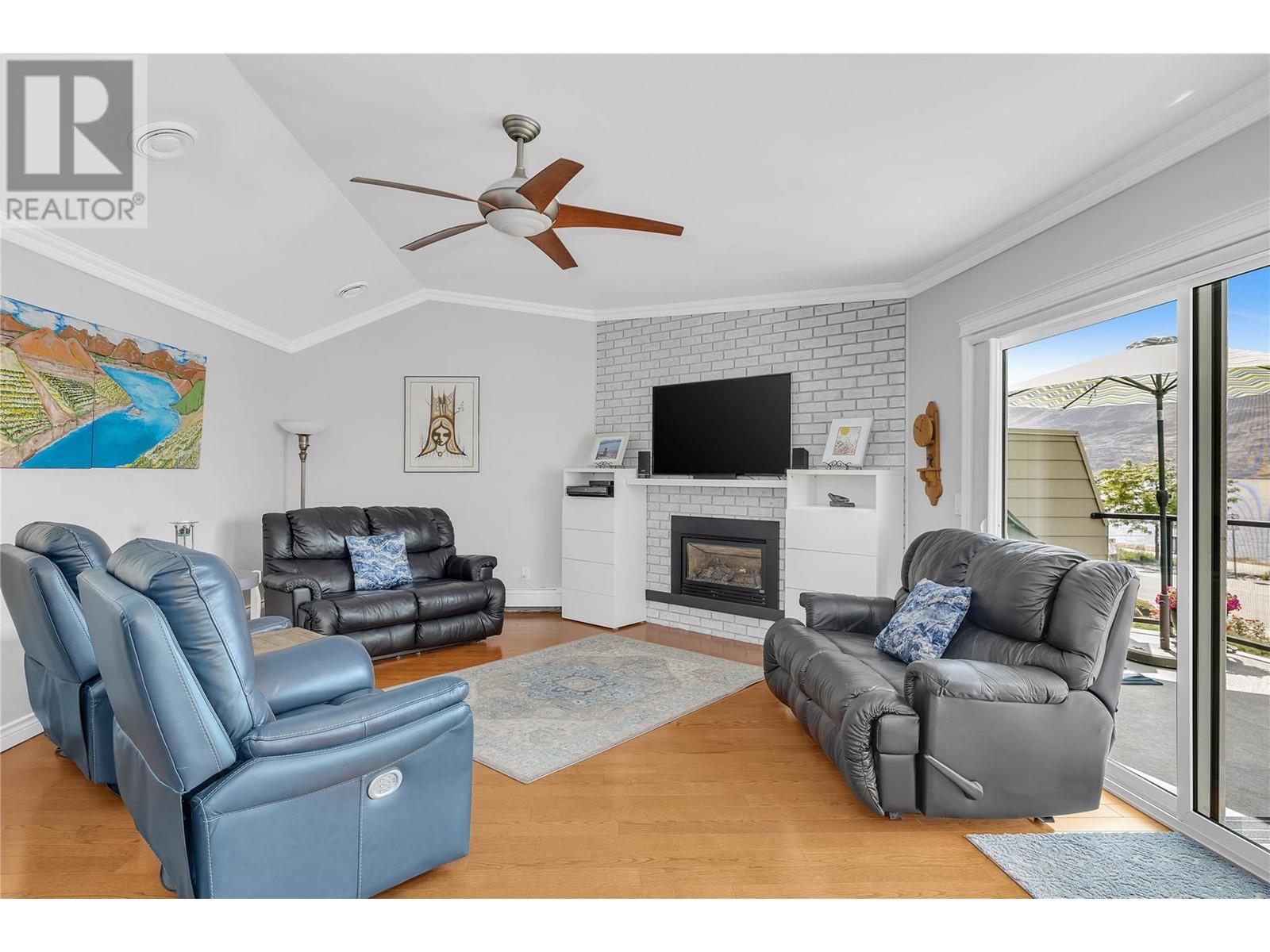 203 4340A Beach Avenue, Peachland