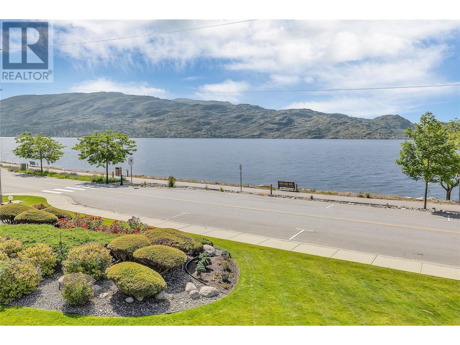 203 4340A Beach Avenue, Peachland