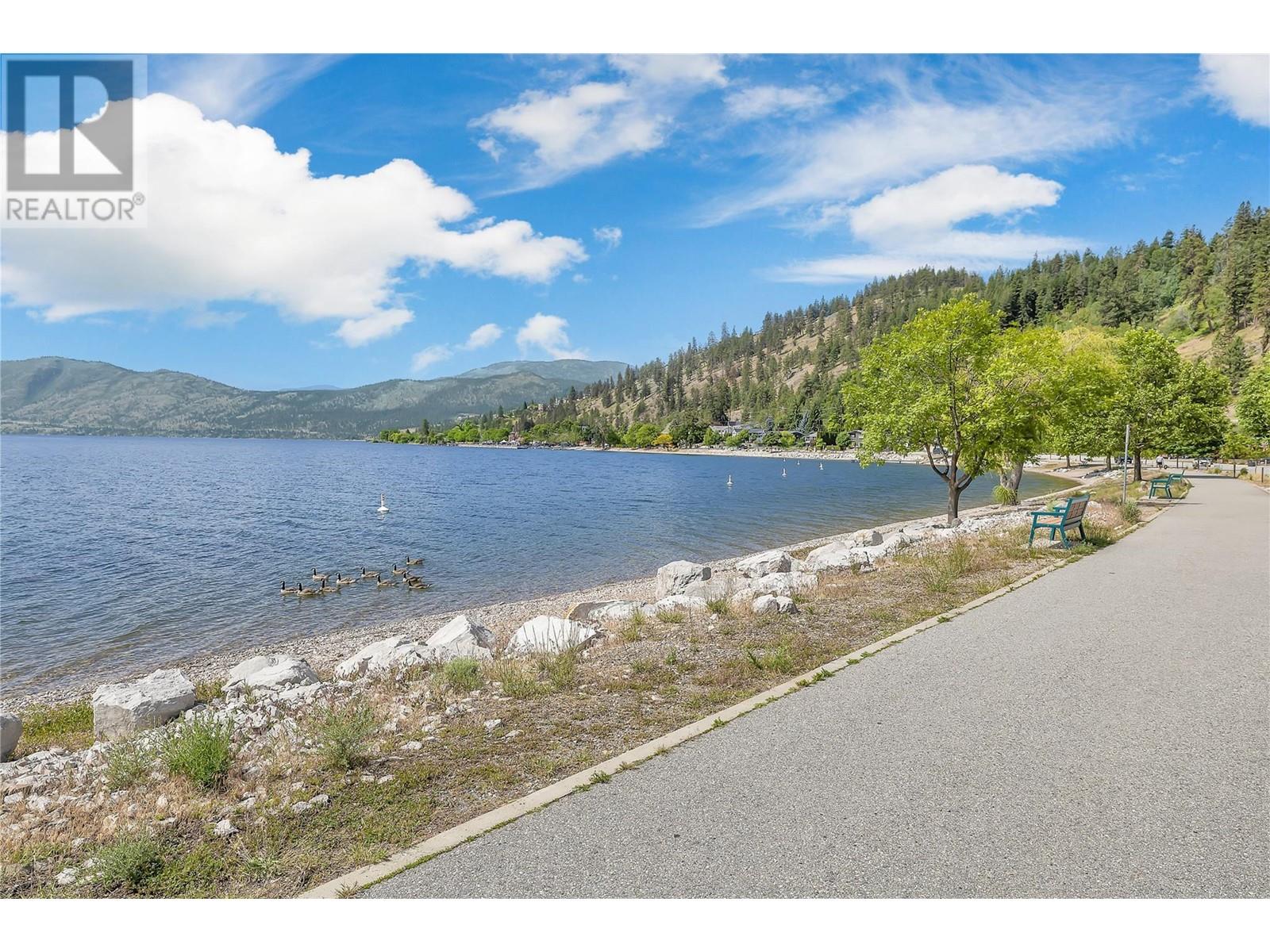 203 4340A Beach Avenue, Peachland