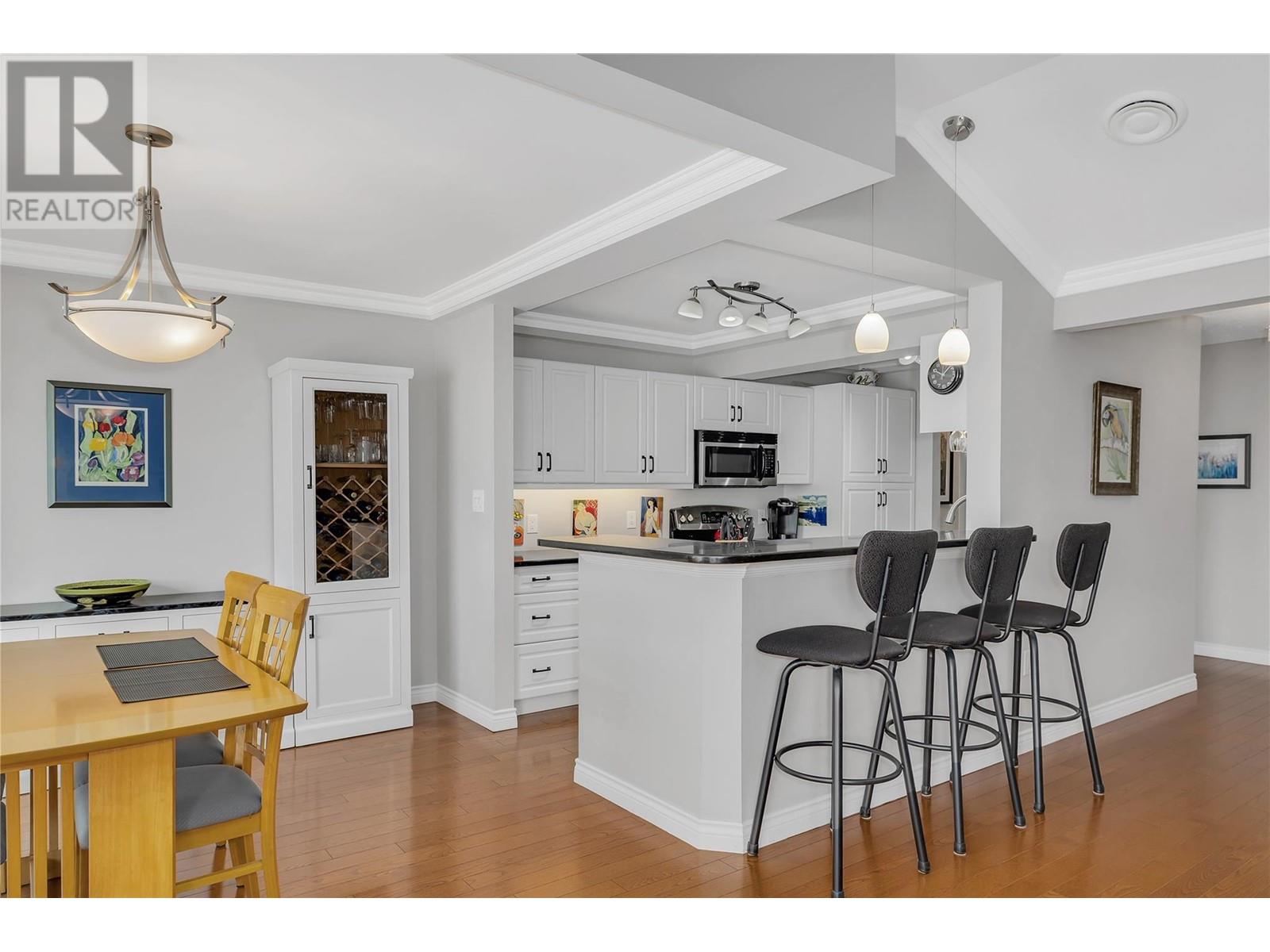 203 4340A Beach Avenue, Peachland