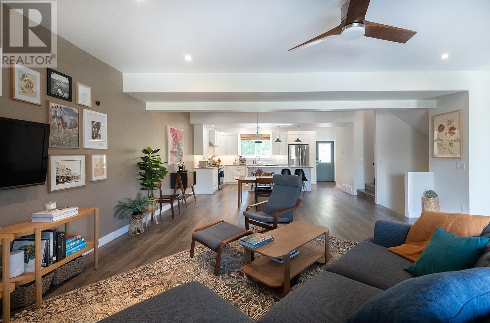 6390 OKANAGAN Street, Oliver