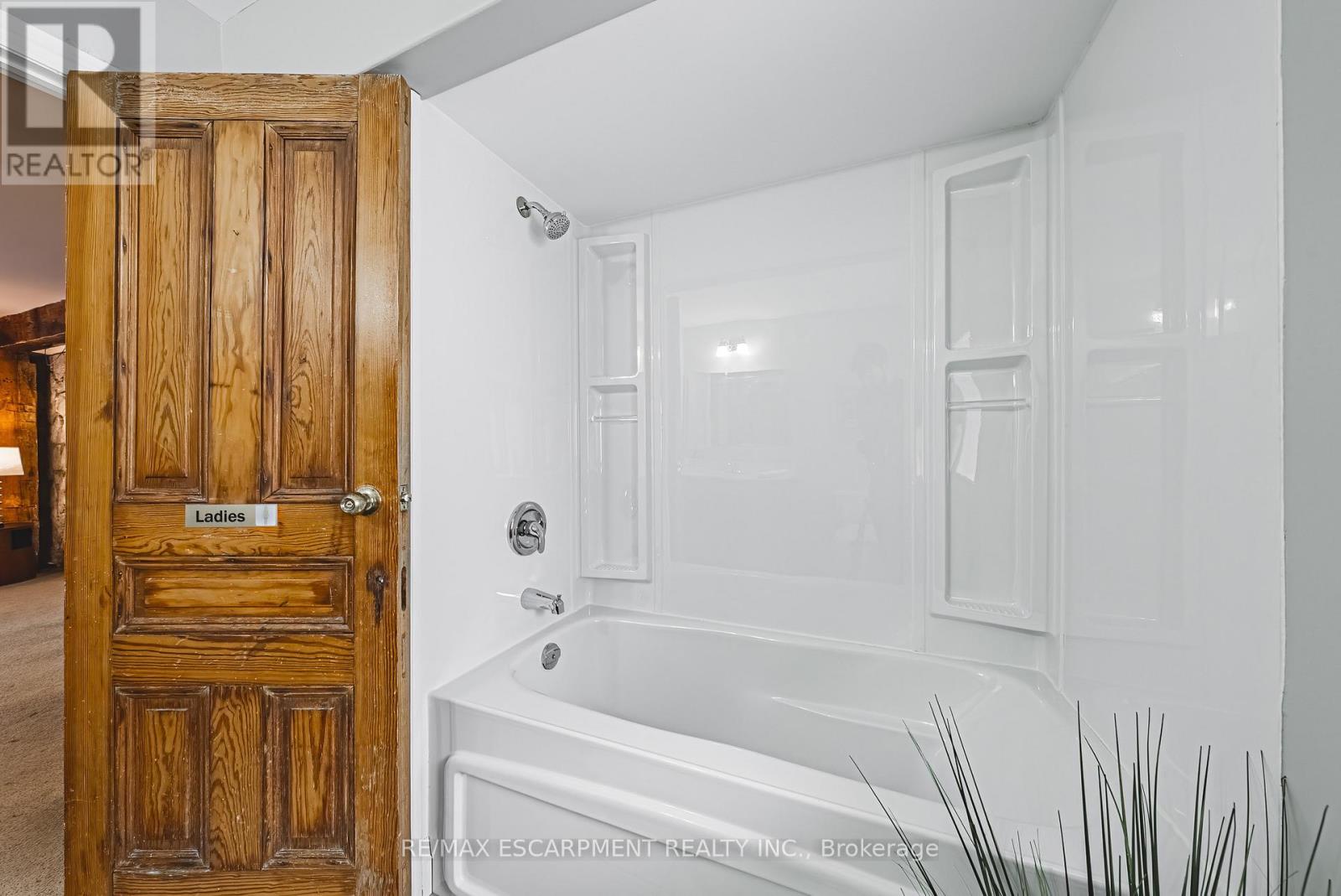 Photo 25 of 110 Freelton Road, Hamilton ON