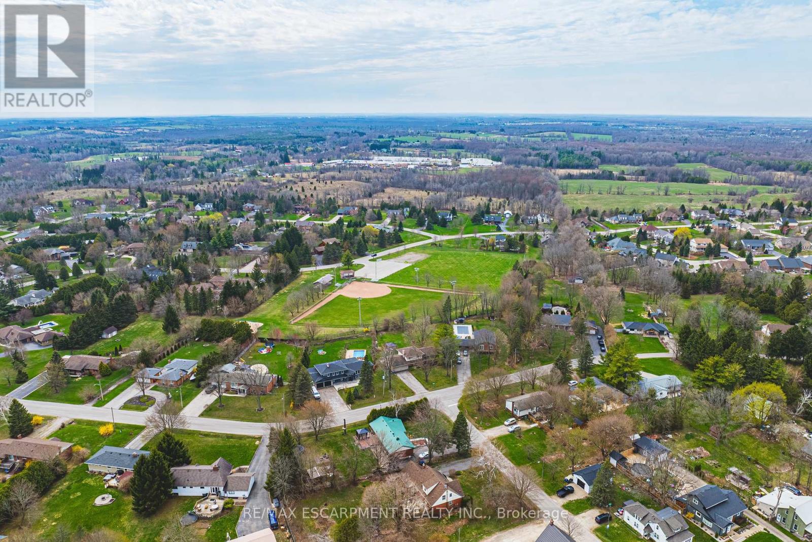 Photo 12 of 110 Freelton Road, Hamilton ON