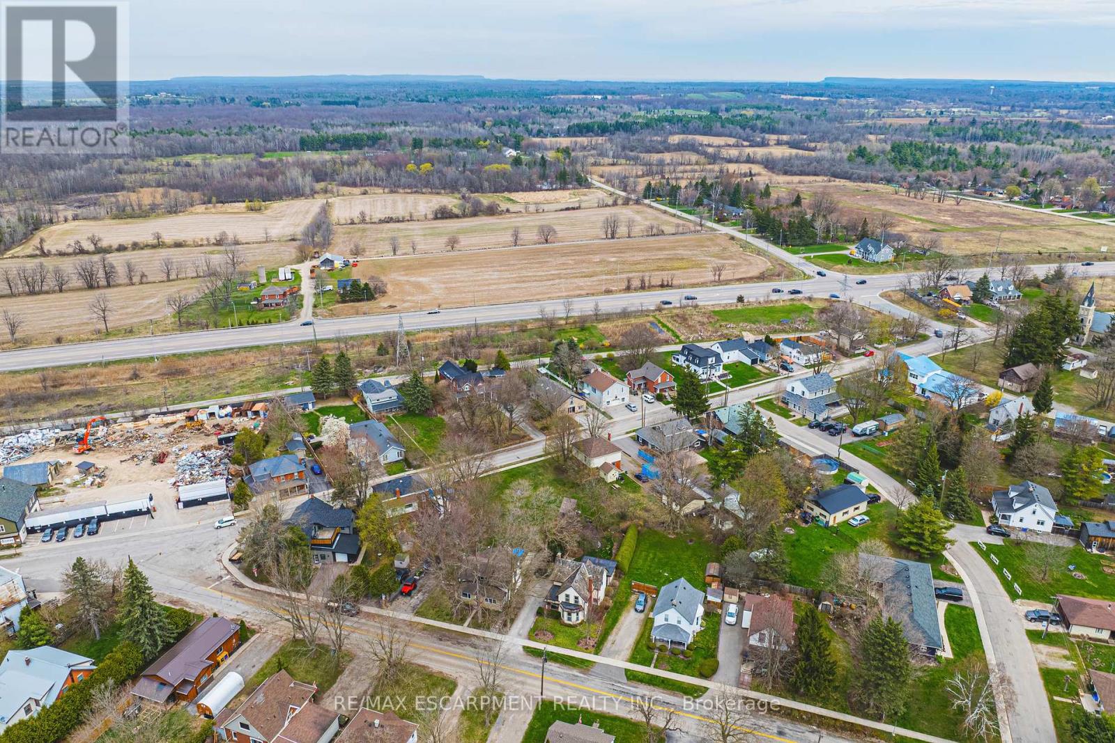 Photo 6 of 110 Freelton Road, Hamilton ON