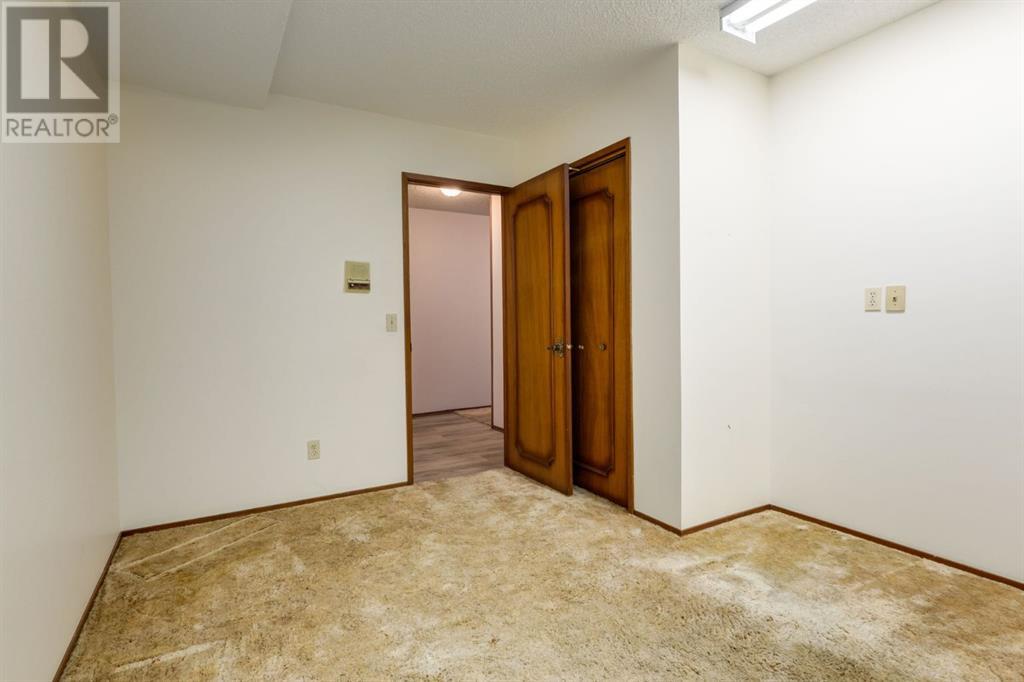 Single Family House for Sale in  Bow Crescent NW Bowness Calgary 