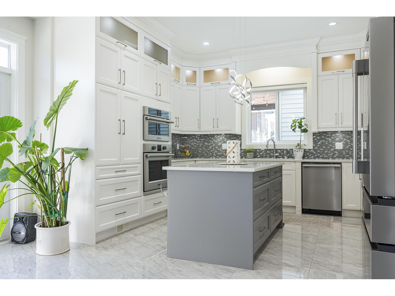 Photo 9 of 5876 139 A Street, Surrey BC