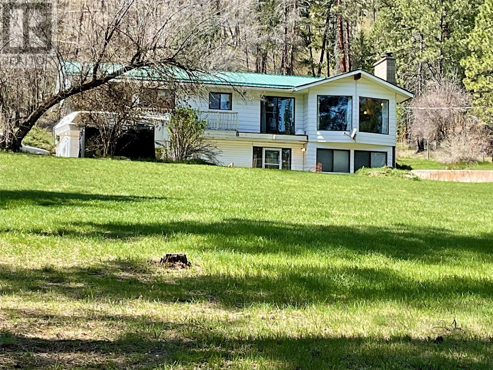 1715 33 Highway, Rock Creek