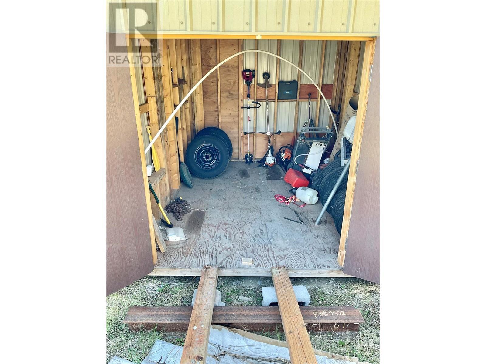 1715 33 Highway - 14