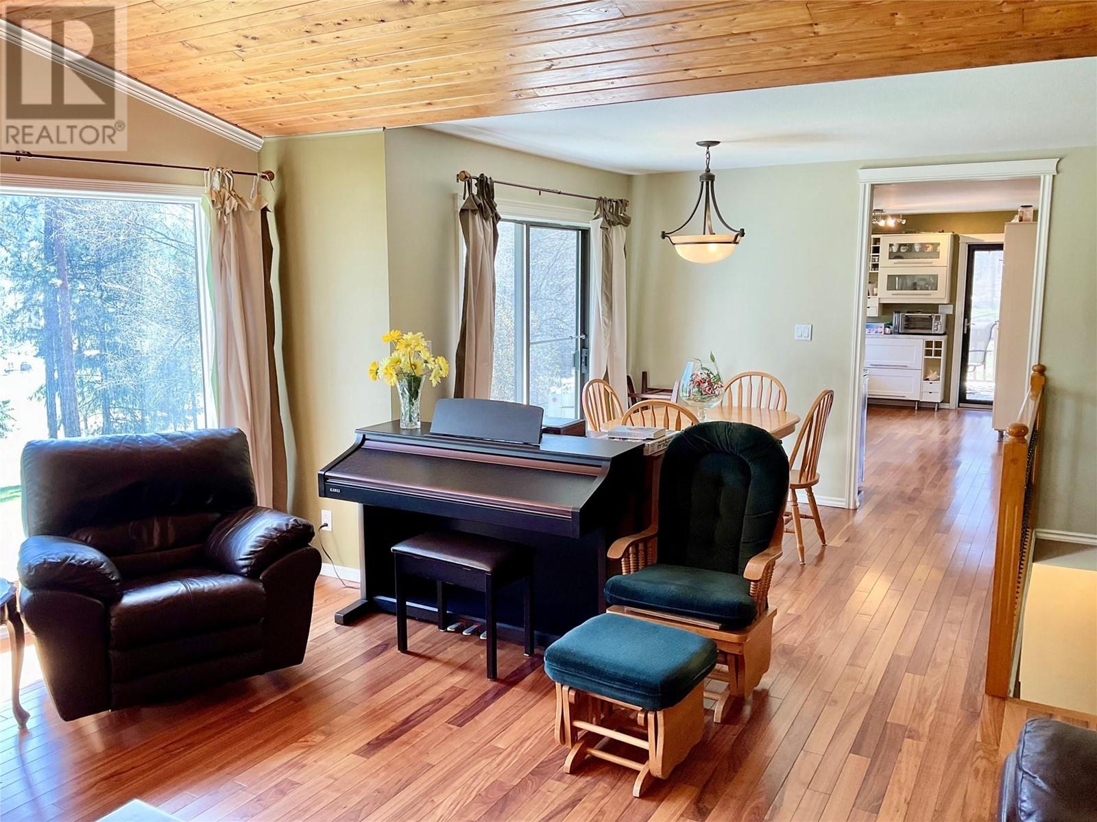 1715 33 Highway, Rock Creek