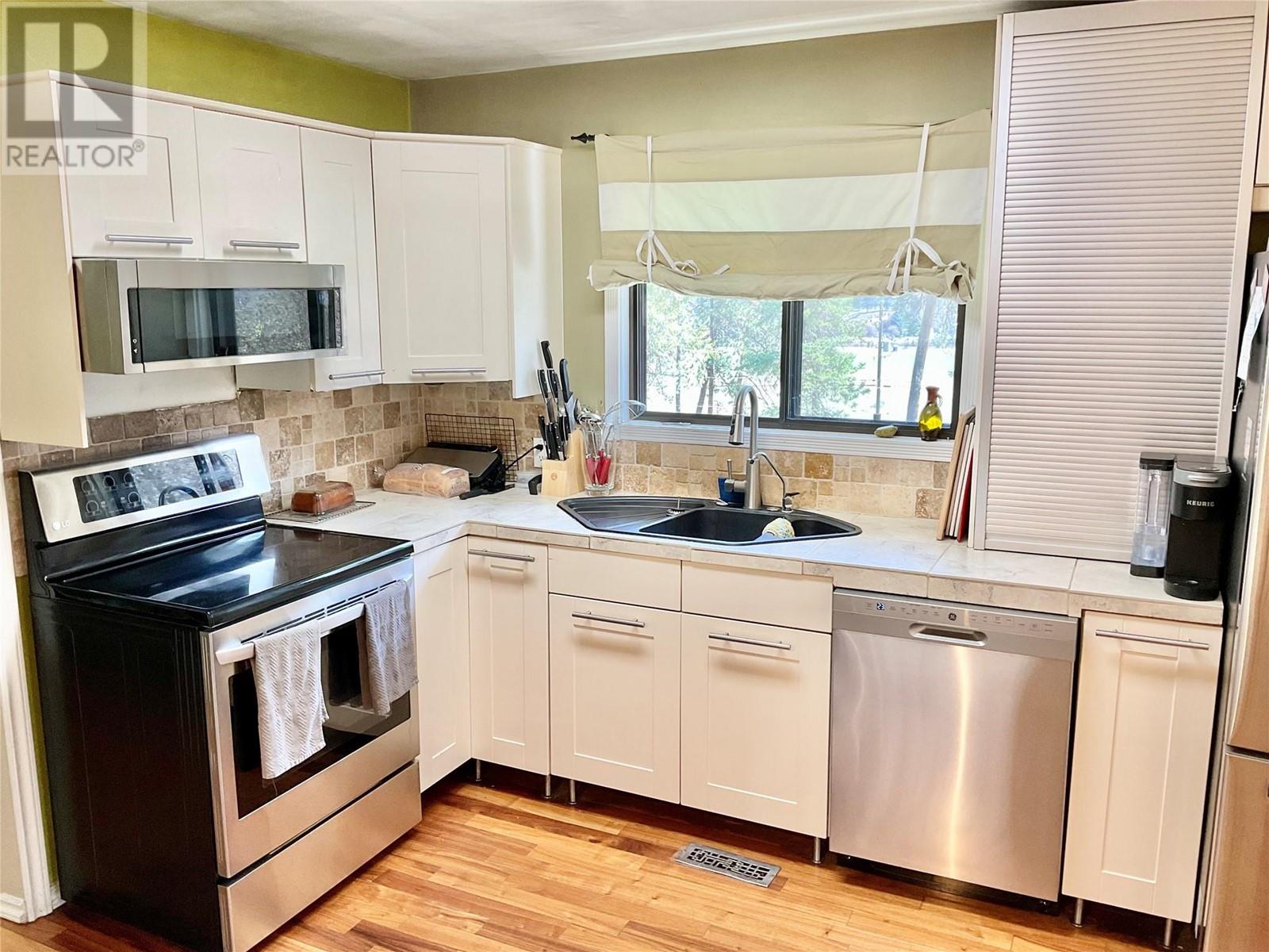 1715 33 Highway, Rock Creek