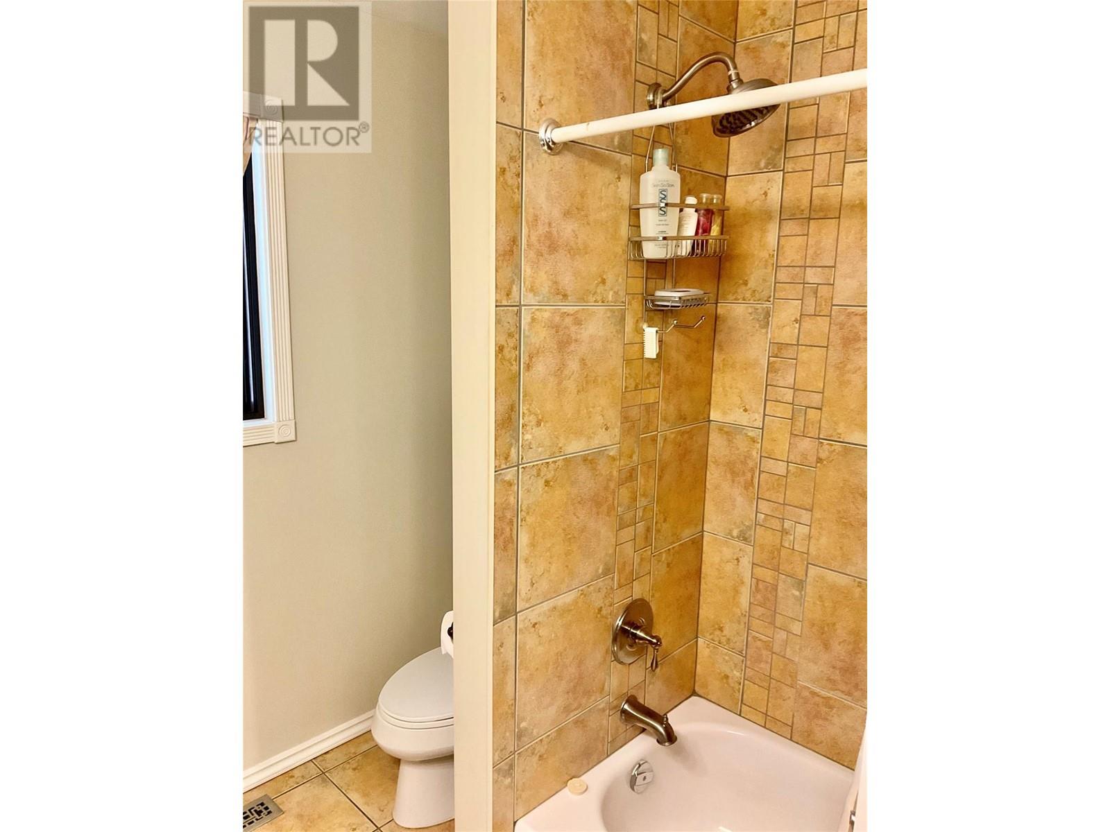 1715 33 Highway, Rock Creek