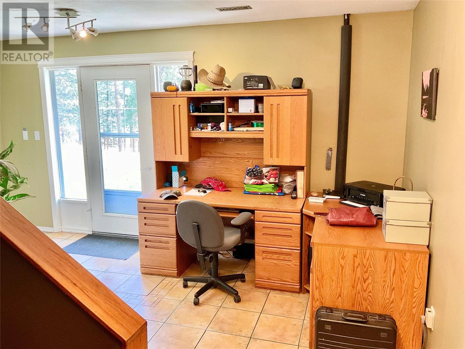 1715 33 Highway - 41