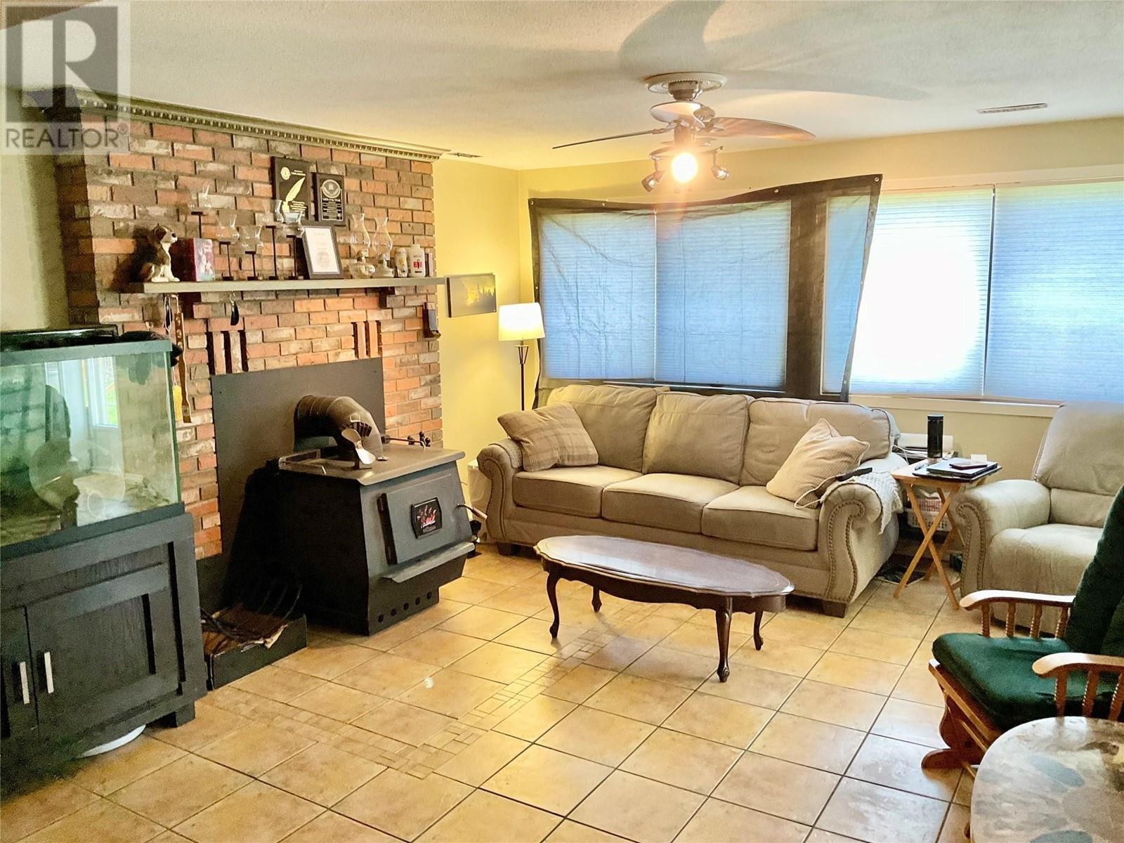 1715 33 Highway, Rock Creek