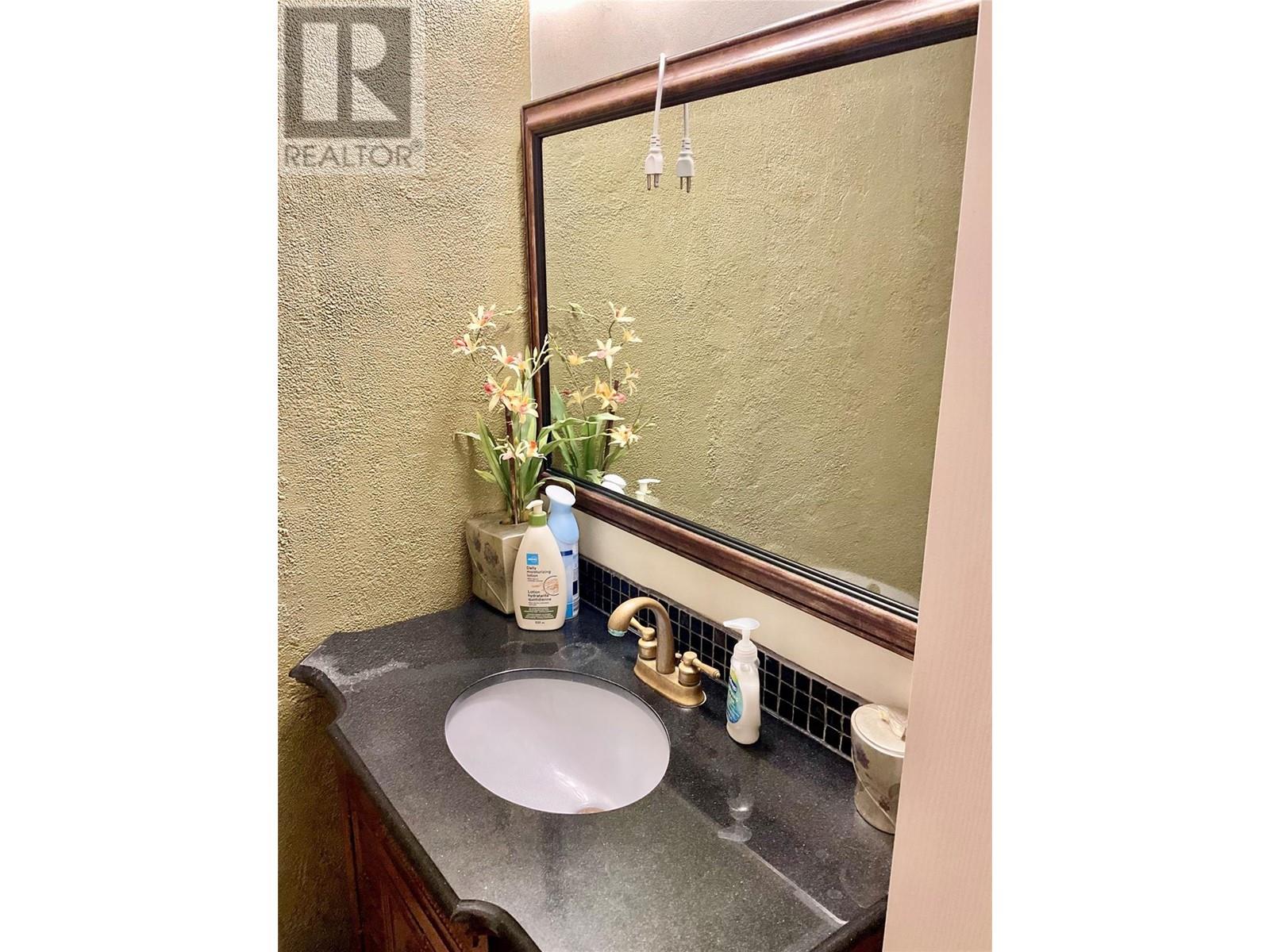 1715 33 Highway, Rock Creek