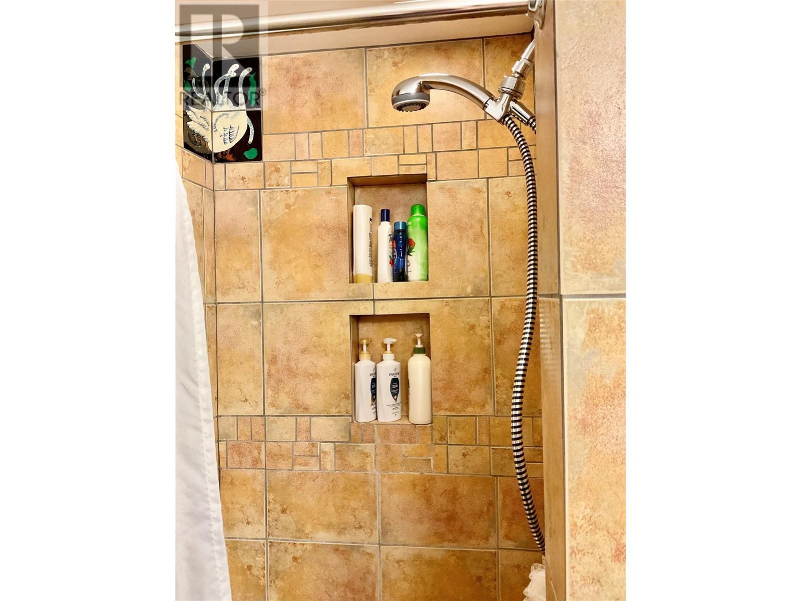 1715 33 Highway, Rock Creek