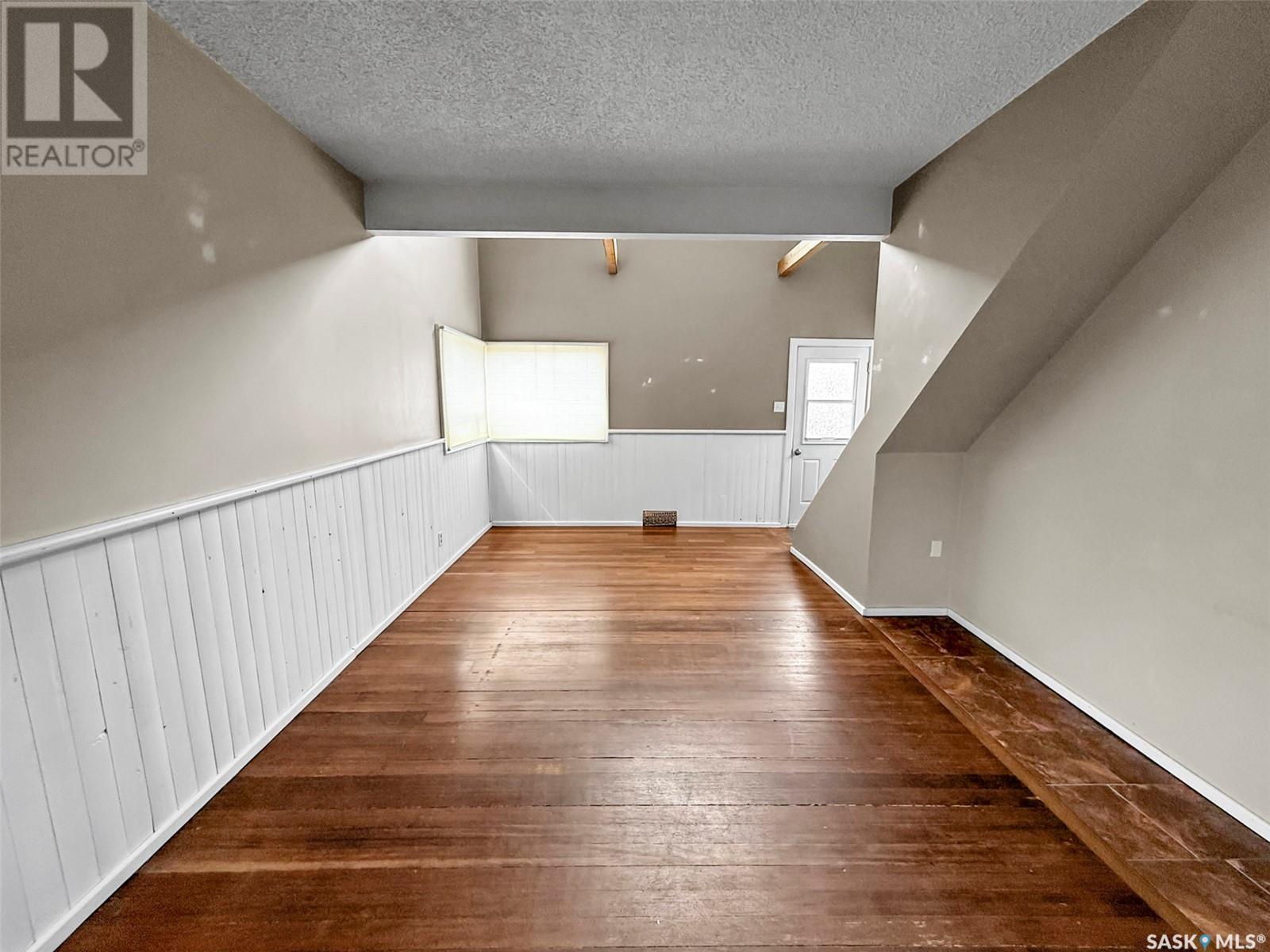 Single Family House 2 Level for Sale in  th AVENUE NE Swift Current 