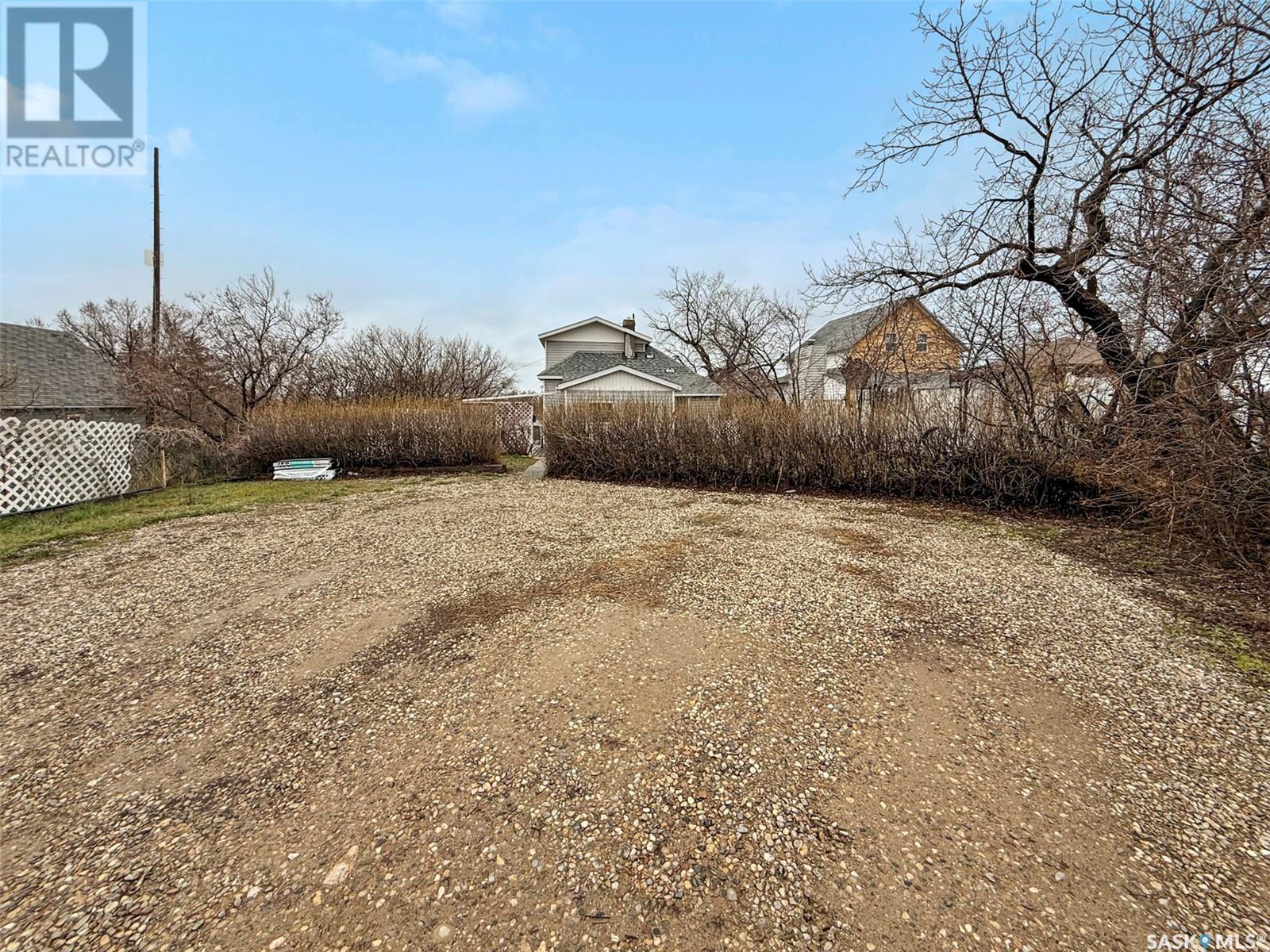 Single Family House 2 Level for Sale in  th AVENUE NE Swift Current 