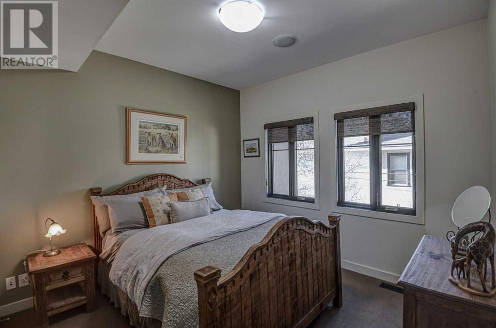 Single Family House for Sale in    Avenue SW Cliff Bungalow Calgary 