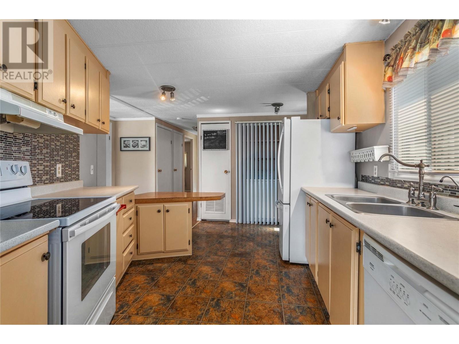 28 1881 Boucherie Road, Westbank