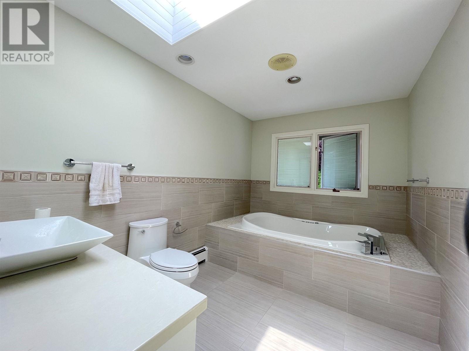 Photo 15 of 7371 Sunnymede Crescent, Richmond BC