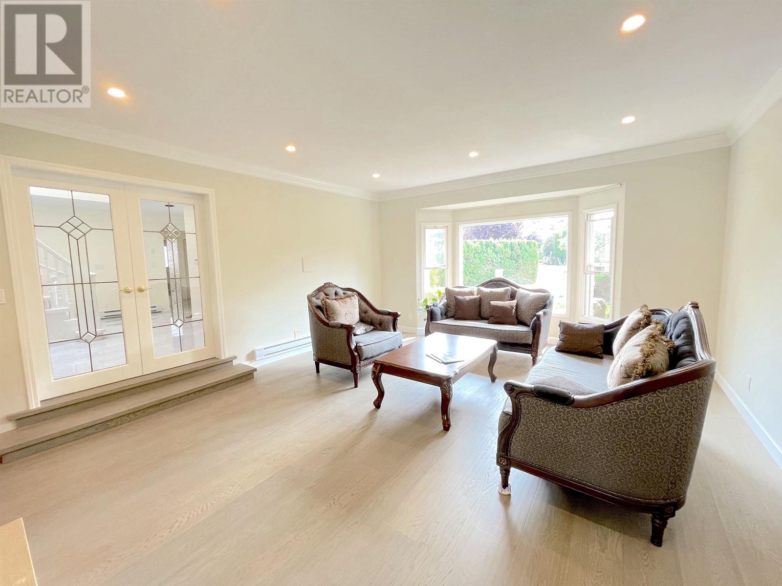Photo 7 of 7371 Sunnymede Crescent, Richmond BC