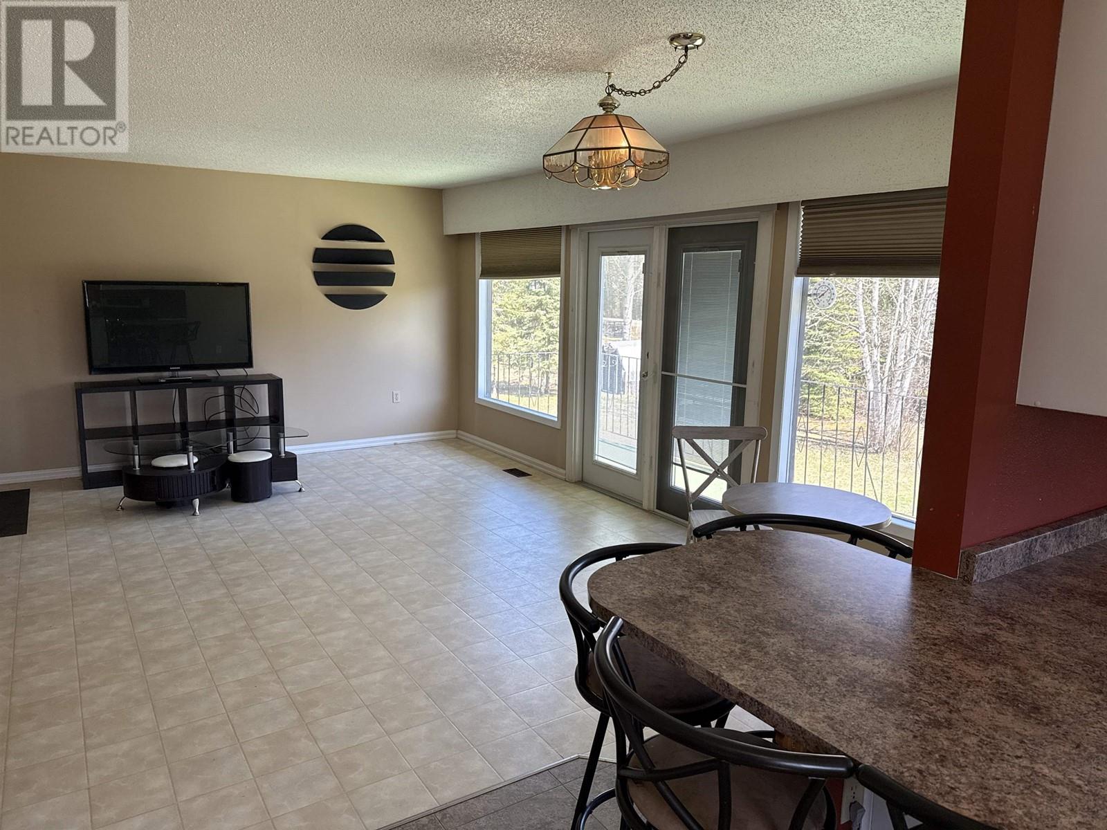 911 HESKETH ROAD, Quesnel