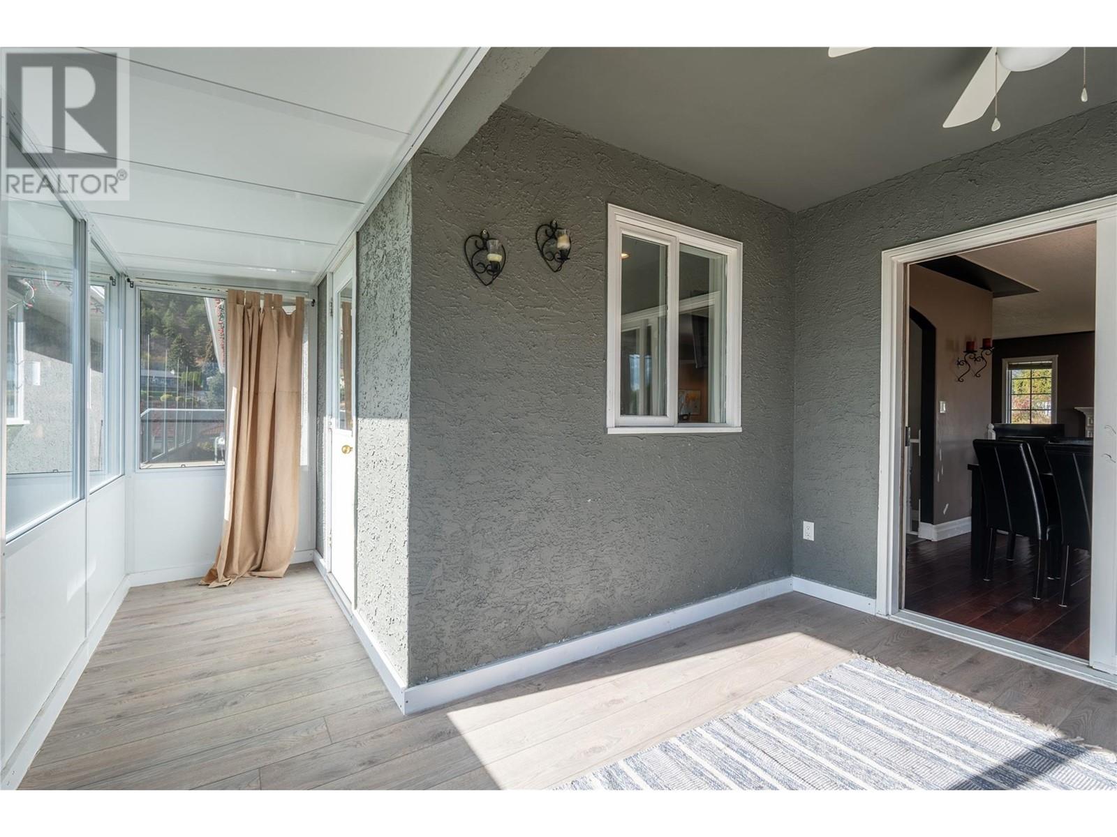  6401 Harrison Heights, Summerland