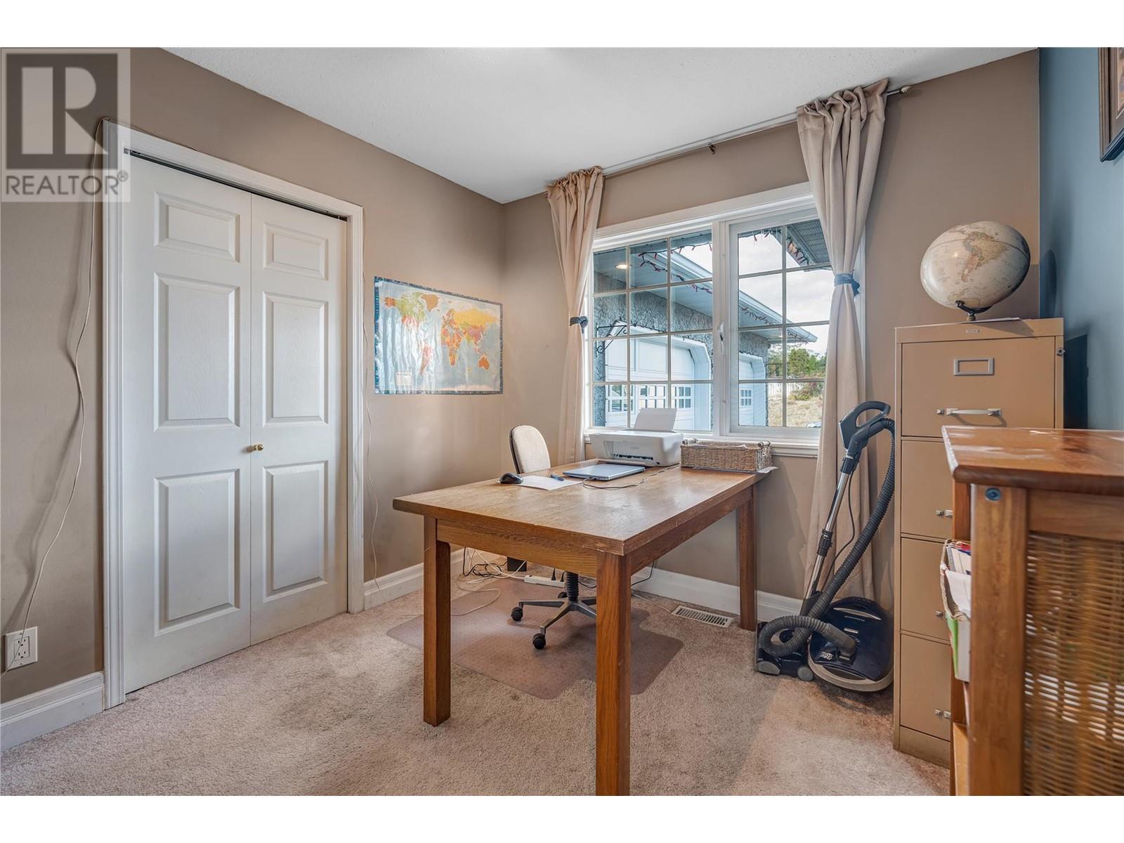  6401 Harrison Heights, Summerland