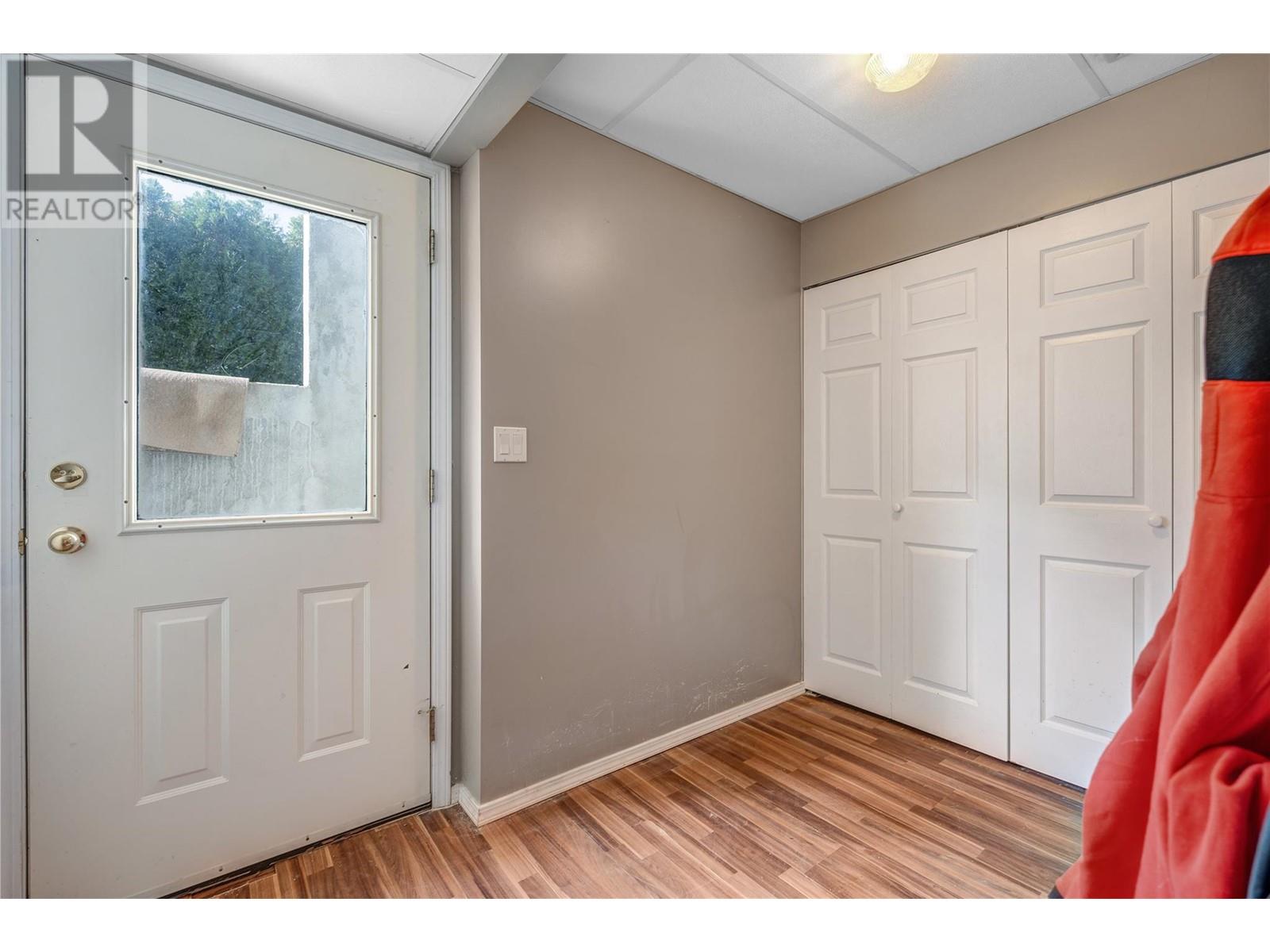  6401 Harrison Heights, Summerland