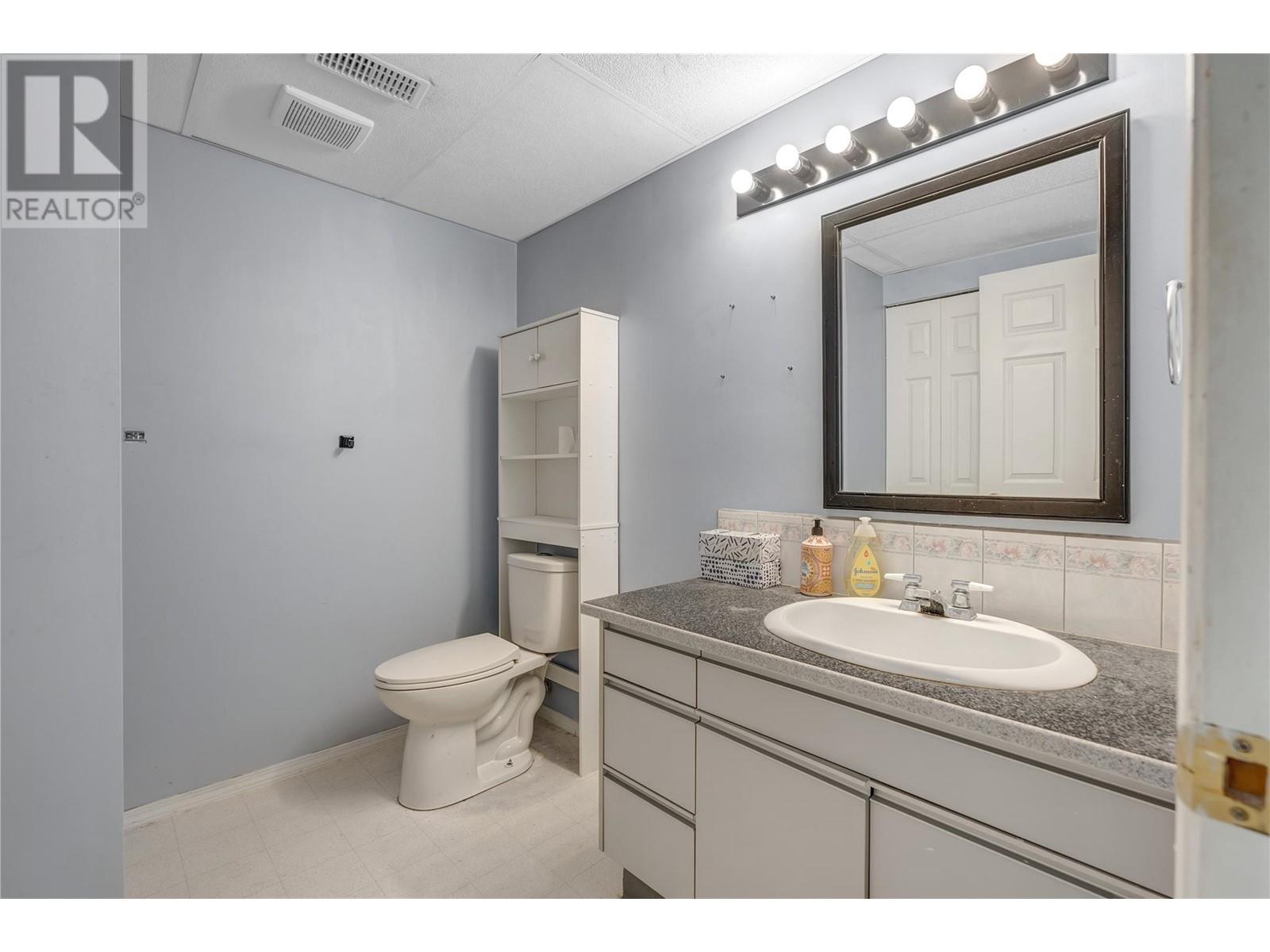  6401 Harrison Heights, Summerland
